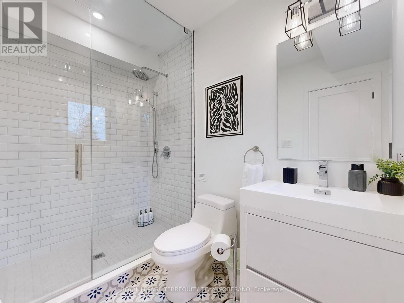












308 RIDGEWOOD ROAD

,
Toronto,




Ontario
M1C2X2

