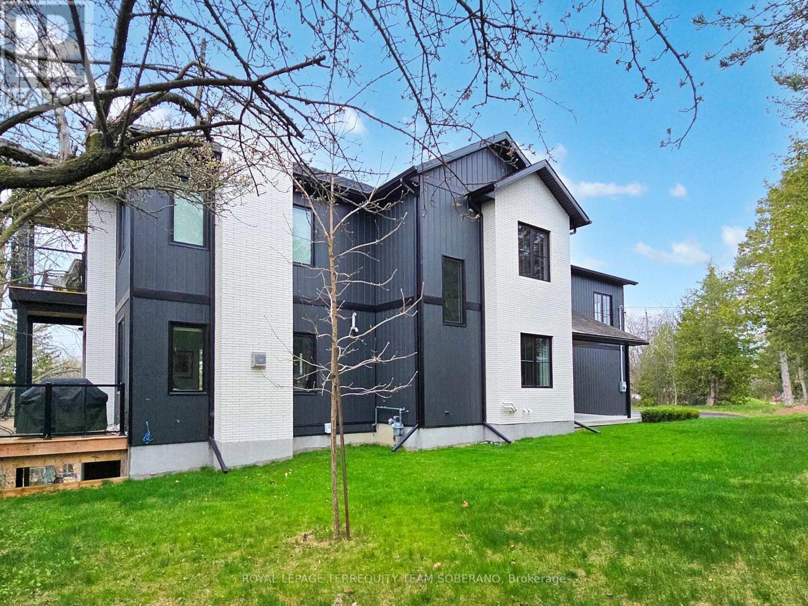 












308 RIDGEWOOD ROAD

,
Toronto,




Ontario
M1C2X2


