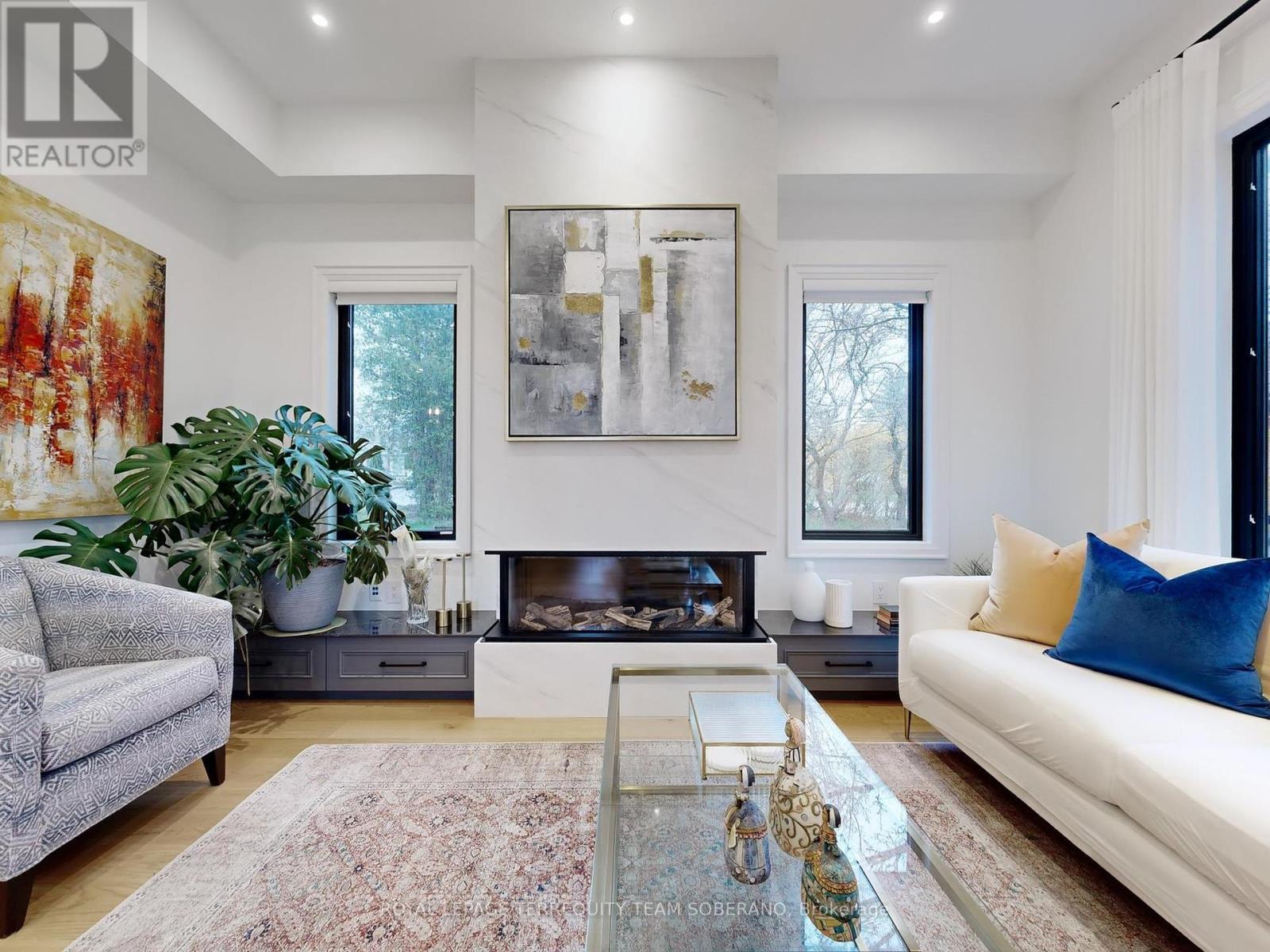 












308 RIDGEWOOD ROAD

,
Toronto,




Ontario
M1C2X2

