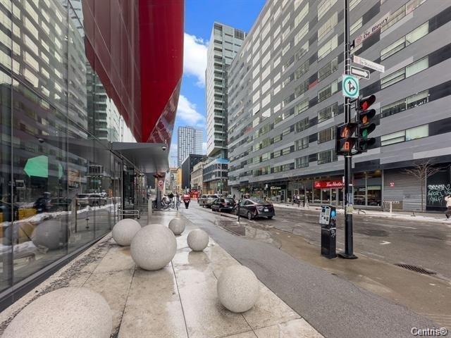 









360


Rue Mayor

, 1713,
Ville-Marie (Montréal),




QC
H3A0J4

