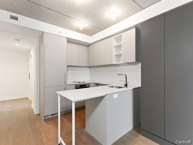 









360


Rue Mayor

, 1713,
Ville-Marie (Montréal),




QC
H3A0J4

