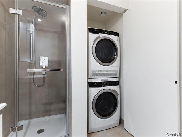 









360


Rue Mayor

, 1713,
Ville-Marie (Montréal),




QC
H3A0J4


