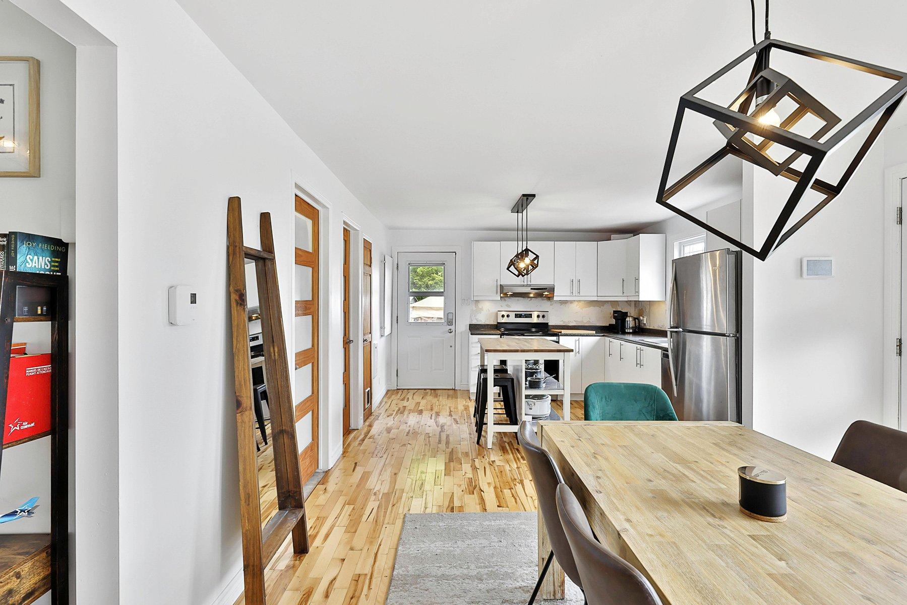 









357


Rue Latour

,
Saint-Jérôme,




QC
J7Z2H3

