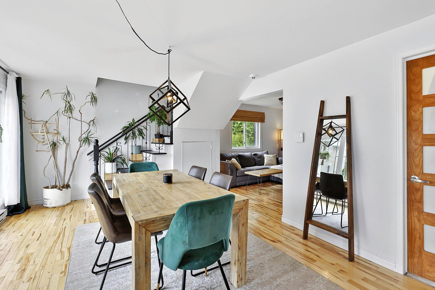 









357


Rue Latour

,
Saint-Jérôme,




QC
J7Z2H3

