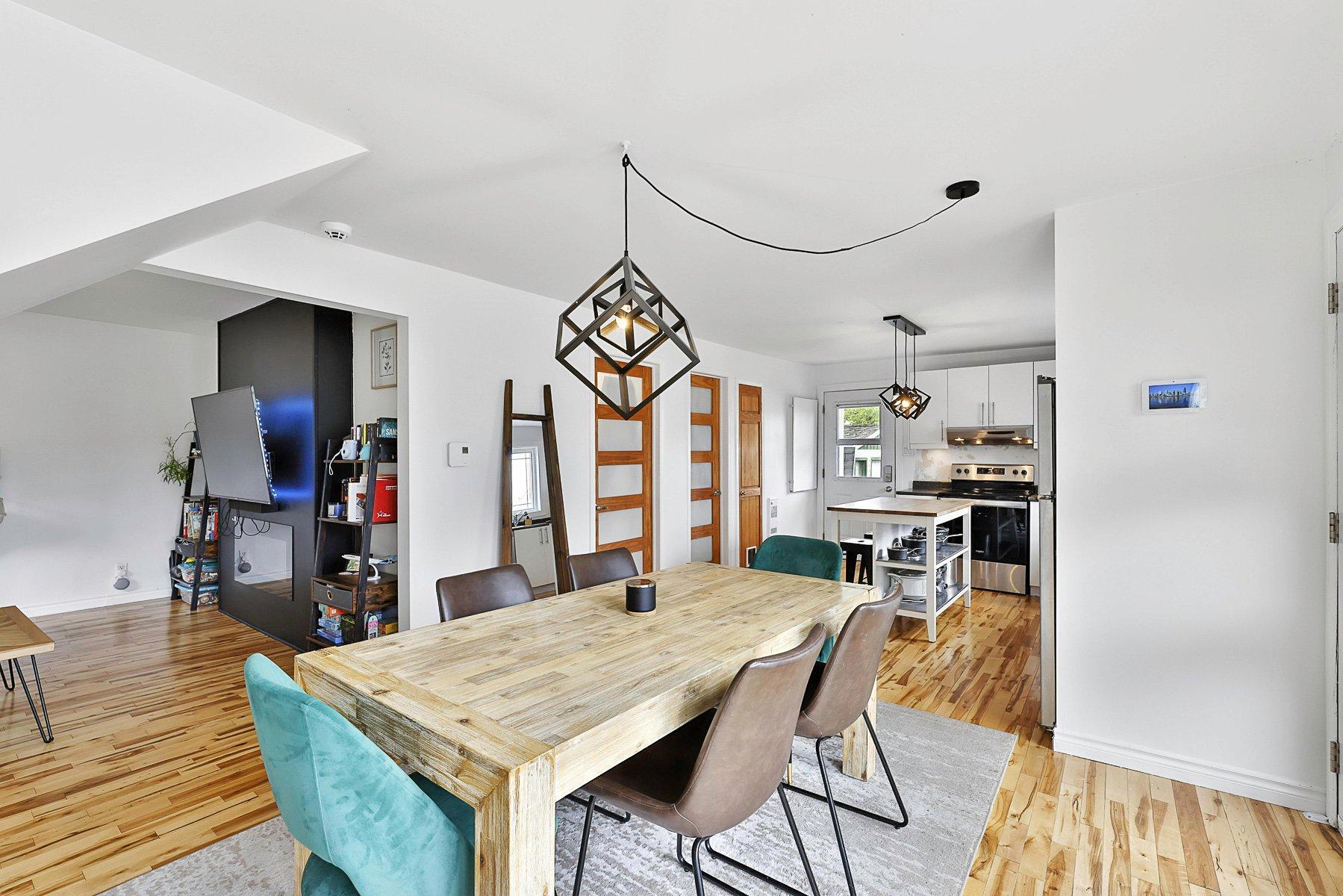 









357


Rue Latour

,
Saint-Jérôme,




QC
J7Z2H3

