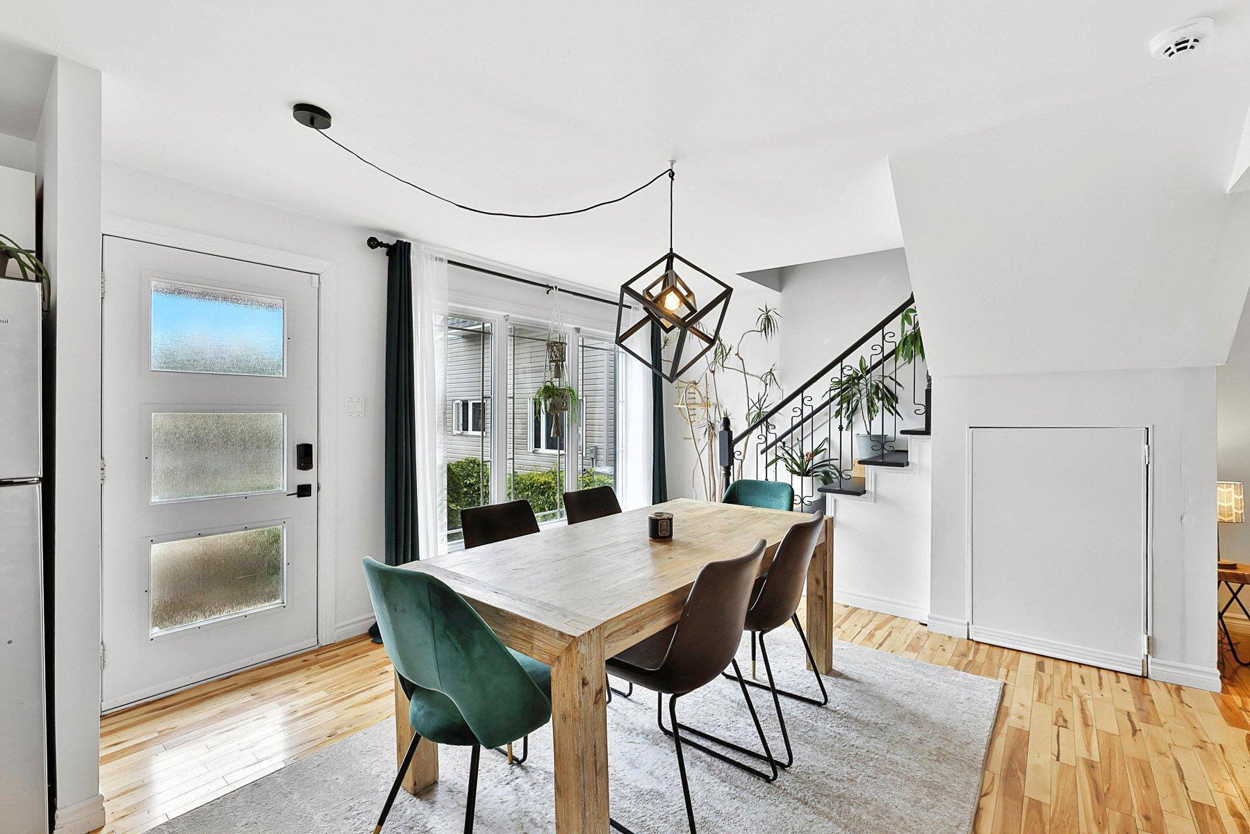 









357


Rue Latour

,
Saint-Jérôme,




QC
J7Z2H3


