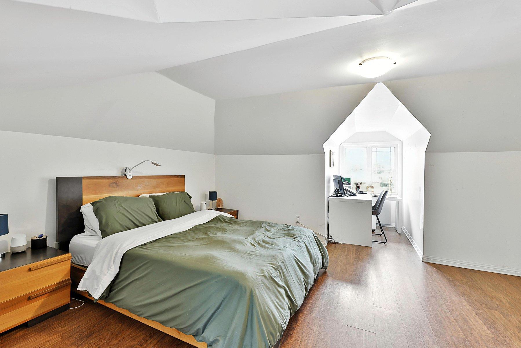 









357


Rue Latour

,
Saint-Jérôme,




QC
J7Z2H3

