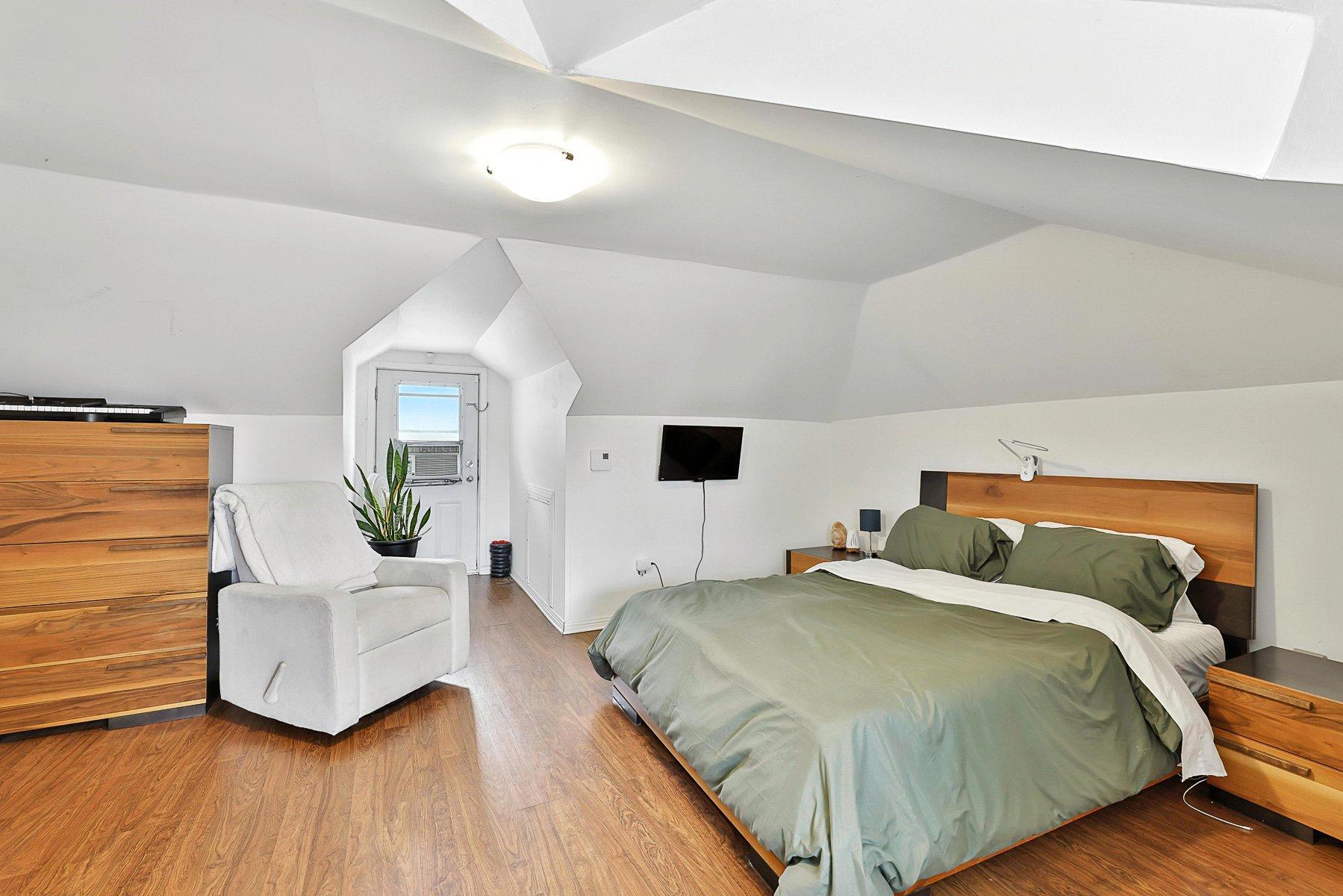 









357


Rue Latour

,
Saint-Jérôme,




QC
J7Z2H3

