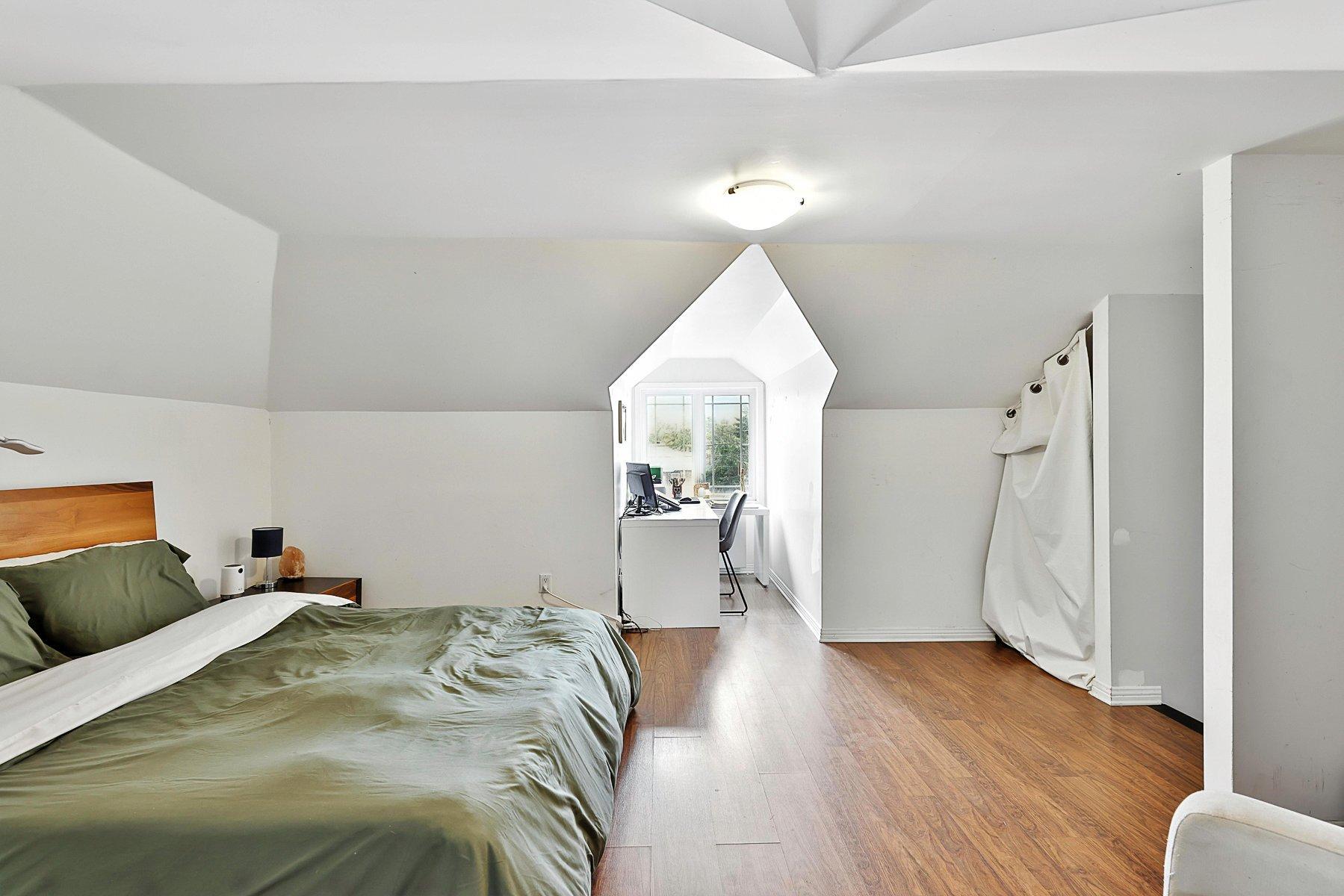 









357


Rue Latour

,
Saint-Jérôme,




QC
J7Z2H3

