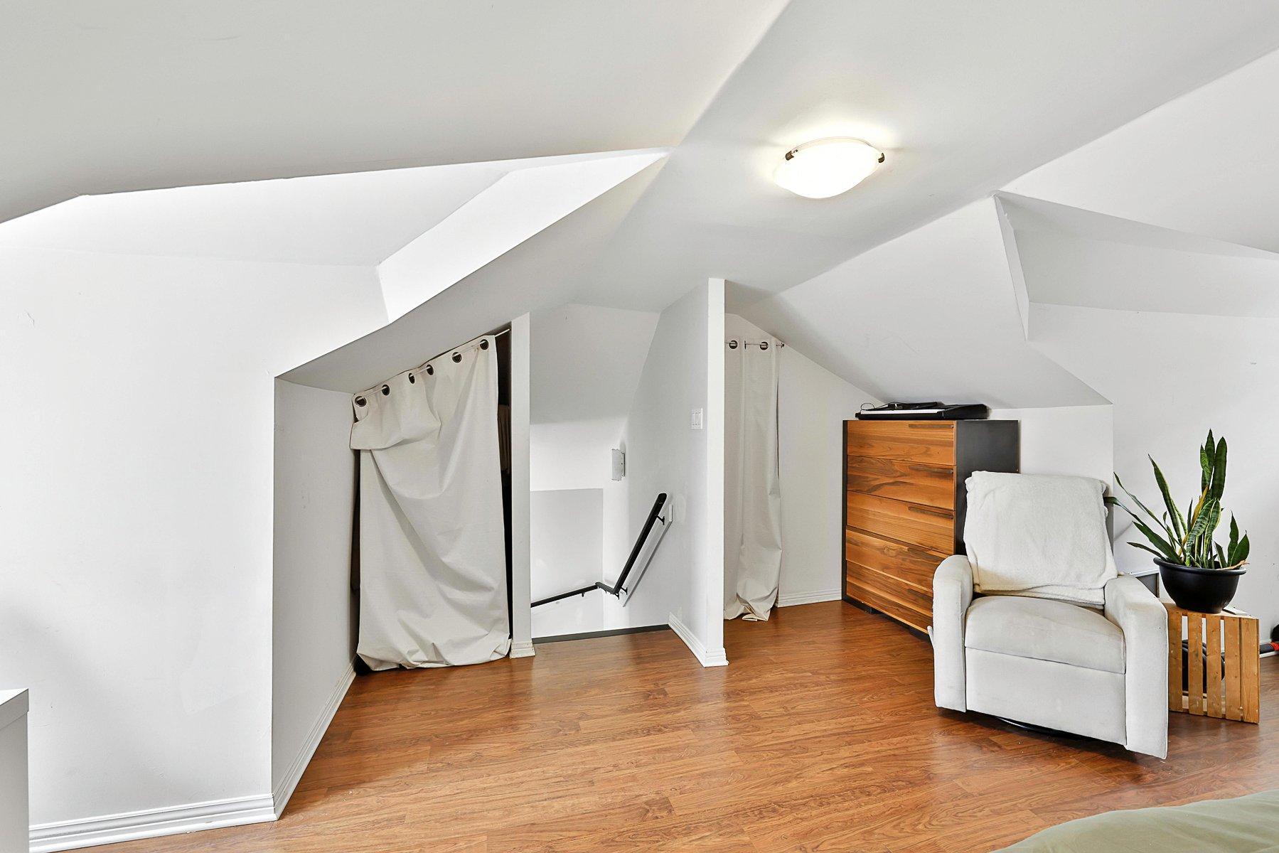 









357


Rue Latour

,
Saint-Jérôme,




QC
J7Z2H3

