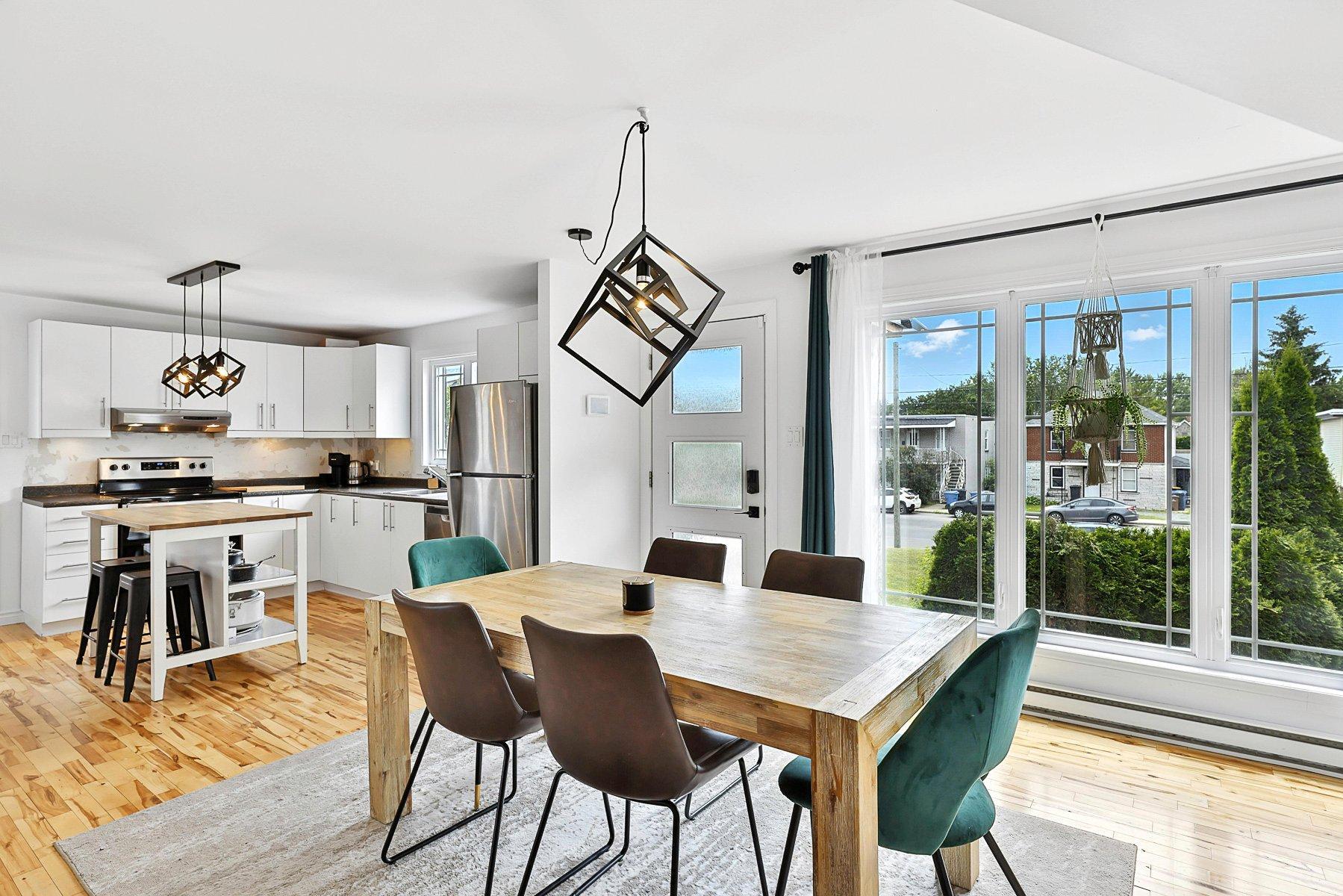 









357


Rue Latour

,
Saint-Jérôme,




QC
J7Z2H3

