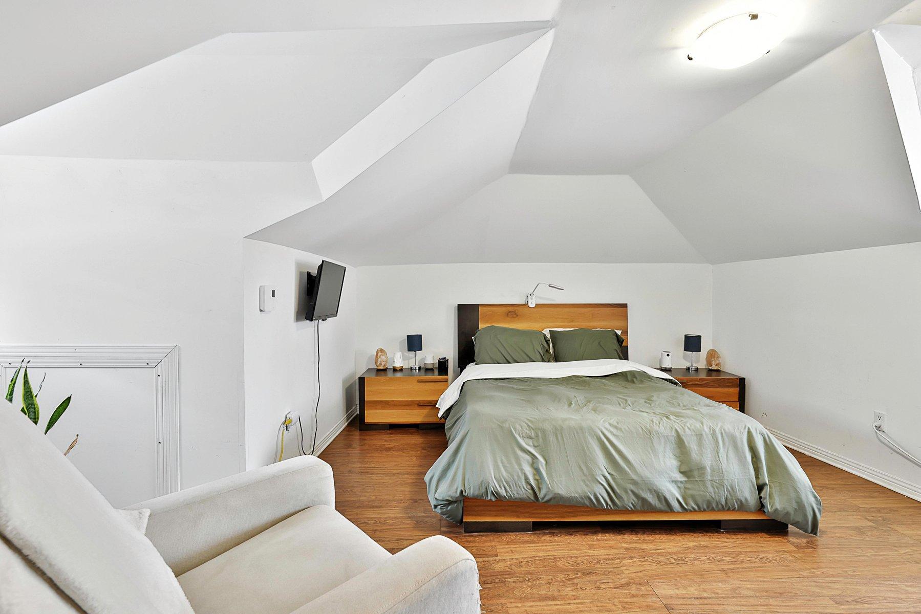 









357


Rue Latour

,
Saint-Jérôme,




QC
J7Z2H3


