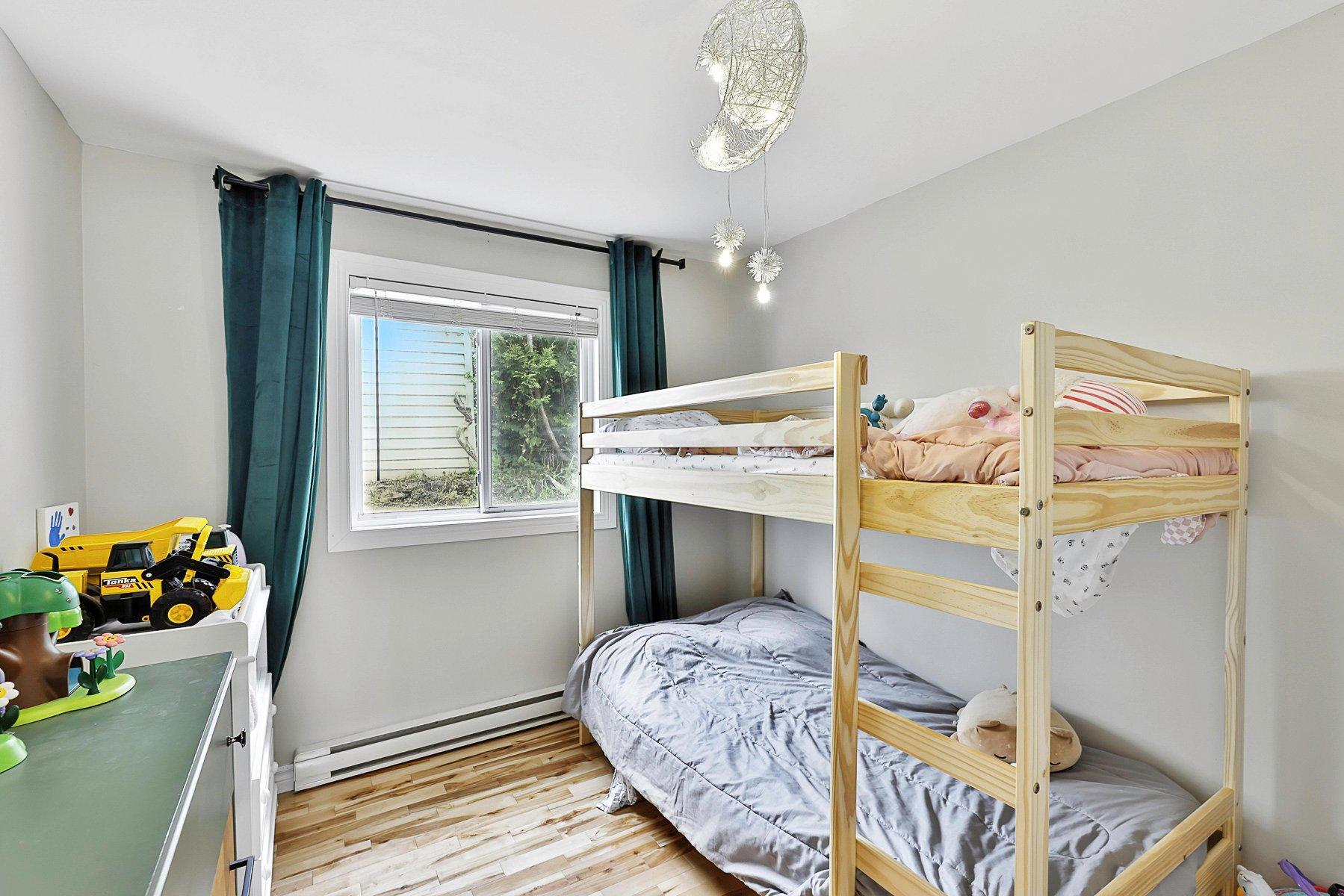









357


Rue Latour

,
Saint-Jérôme,




QC
J7Z2H3

