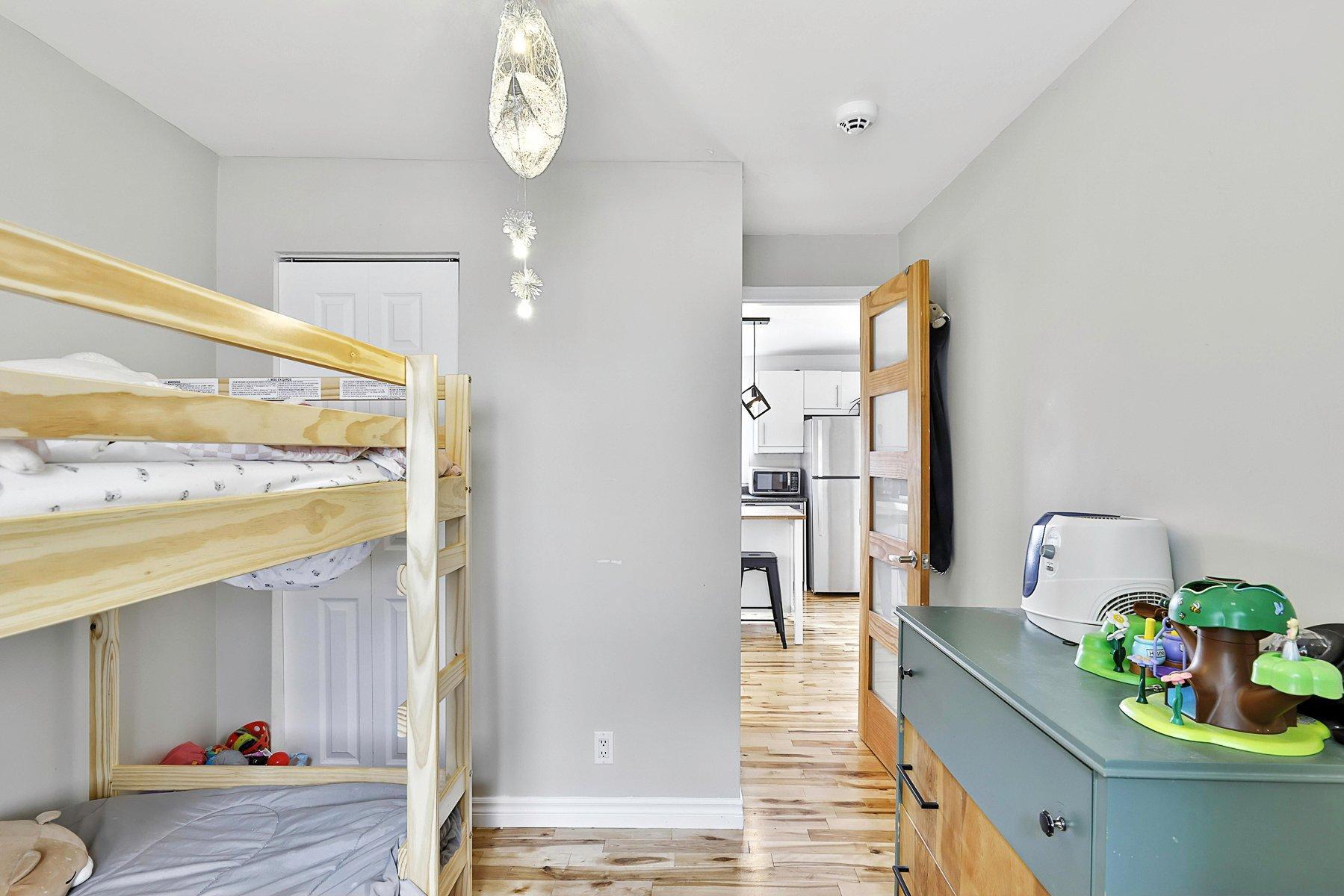 









357


Rue Latour

,
Saint-Jérôme,




QC
J7Z2H3

