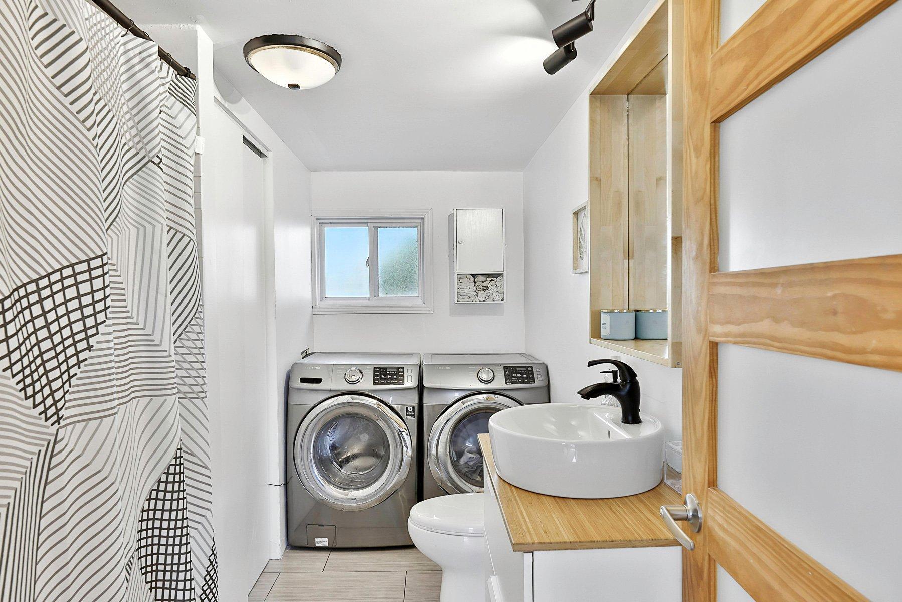 









357


Rue Latour

,
Saint-Jérôme,




QC
J7Z2H3

