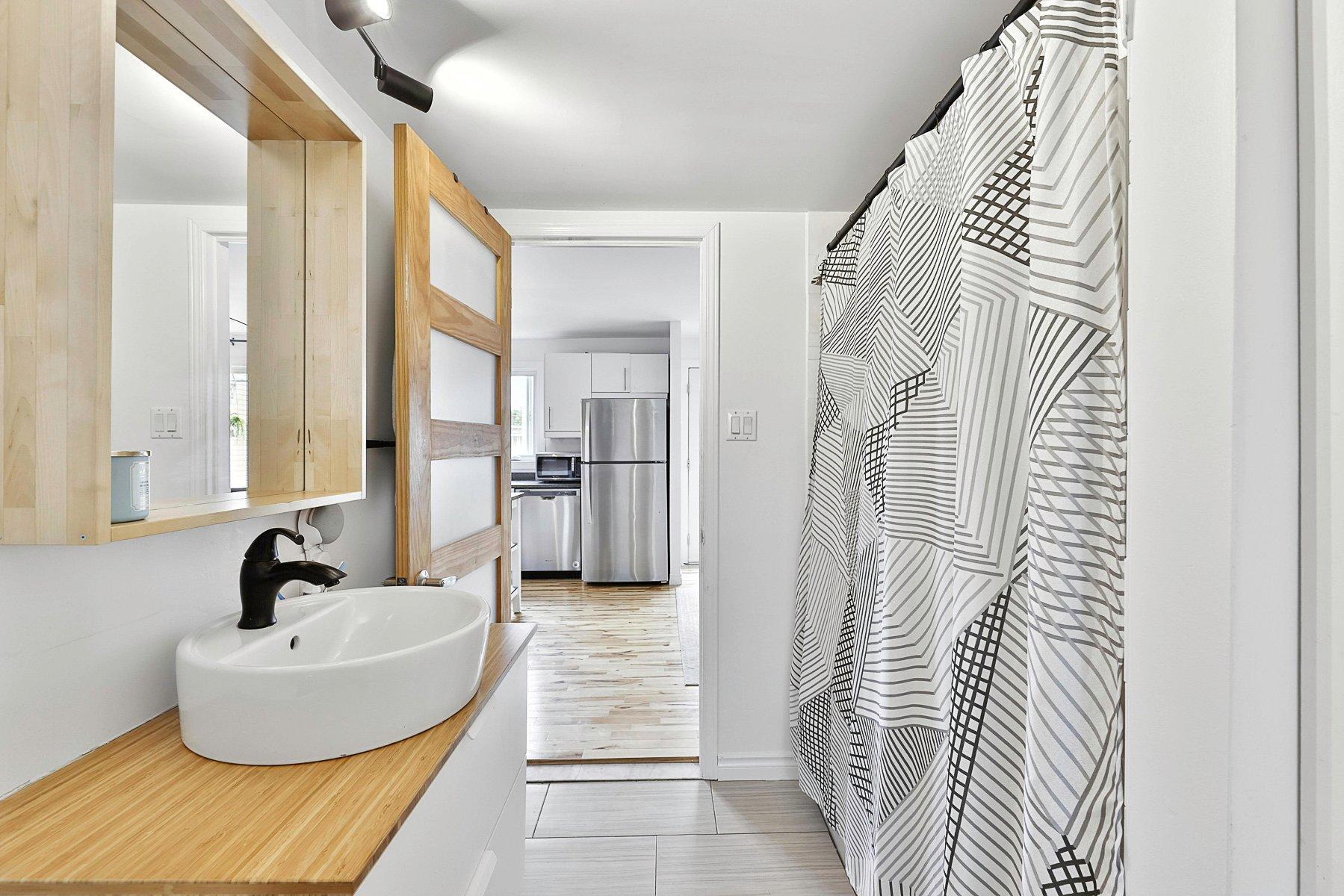 









357


Rue Latour

,
Saint-Jérôme,




QC
J7Z2H3

