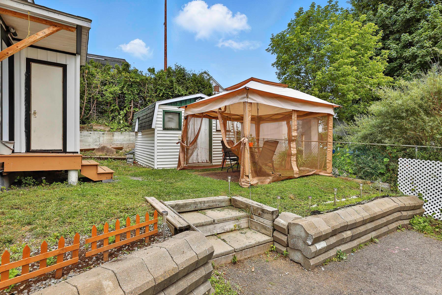 









357


Rue Latour

,
Saint-Jérôme,




QC
J7Z2H3


