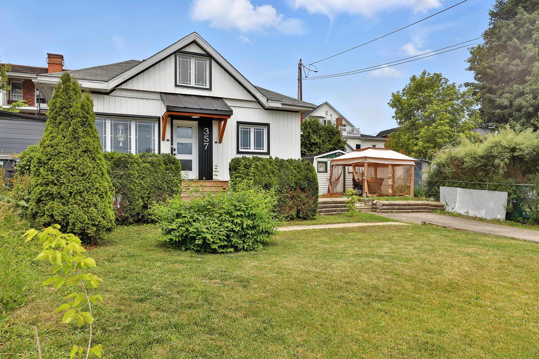 









357


Rue Latour

,
Saint-Jérôme,




QC
J7Z2H3

