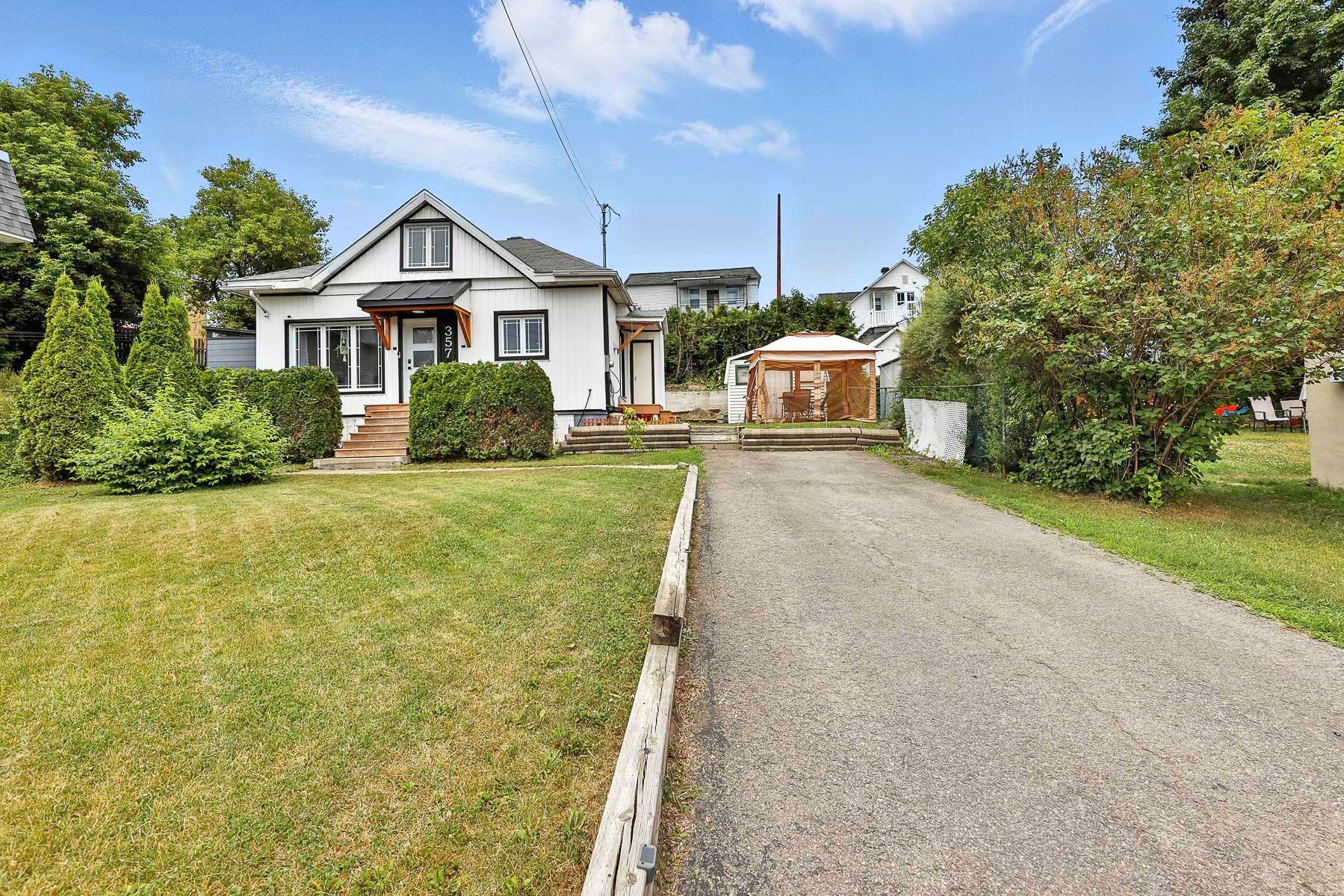 









357


Rue Latour

,
Saint-Jérôme,




QC
J7Z2H3

