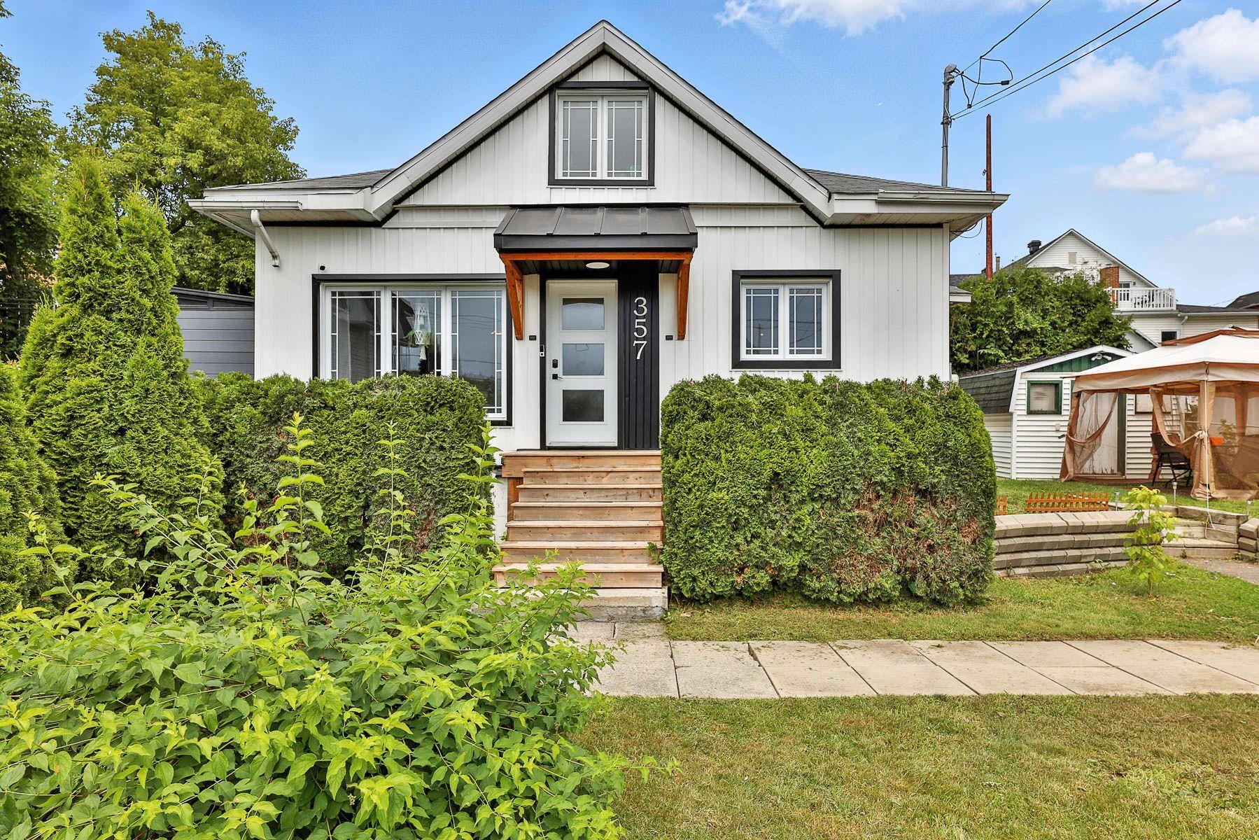 









357


Rue Latour

,
Saint-Jérôme,




QC
J7Z2H3

