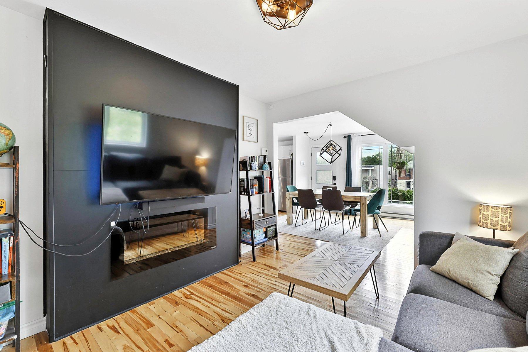 









357


Rue Latour

,
Saint-Jérôme,




QC
J7Z2H3

