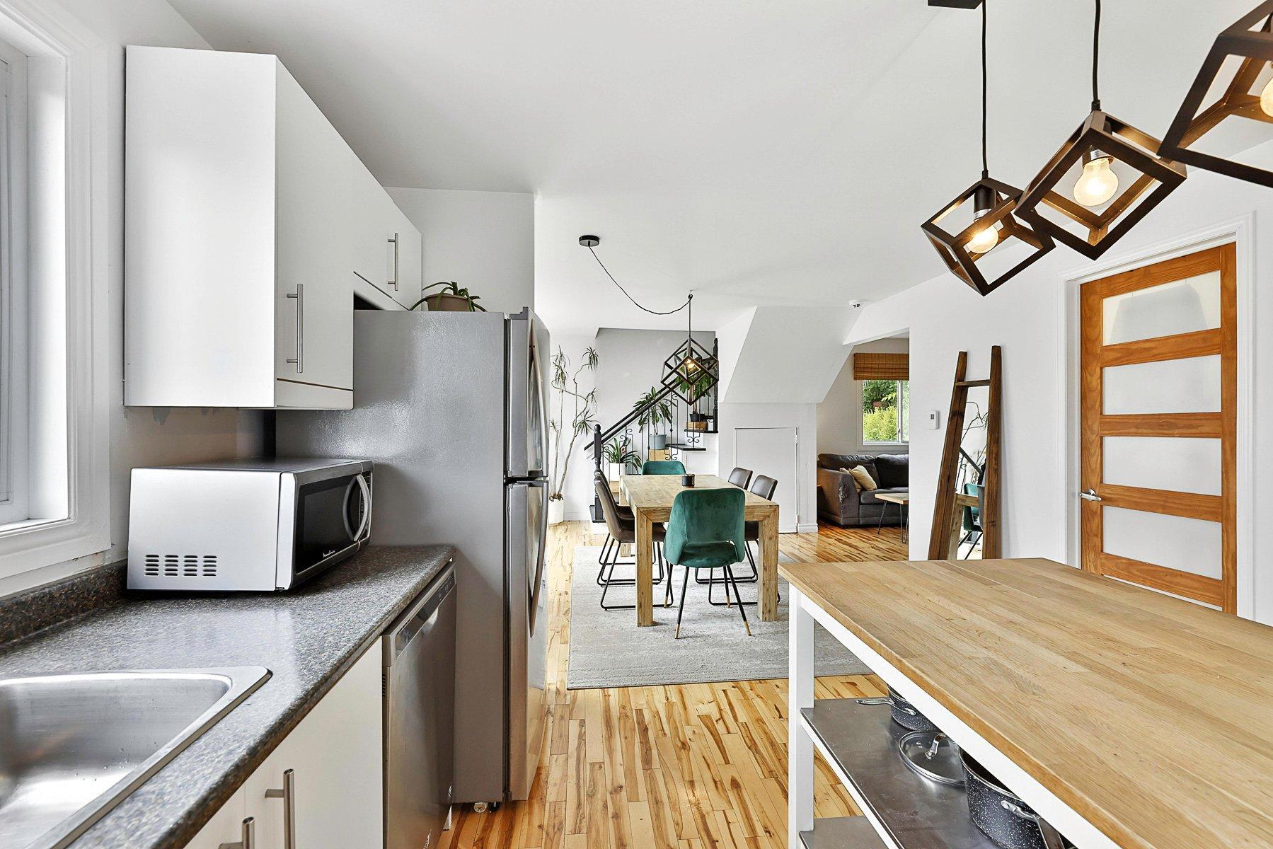 









357


Rue Latour

,
Saint-Jérôme,




QC
J7Z2H3


