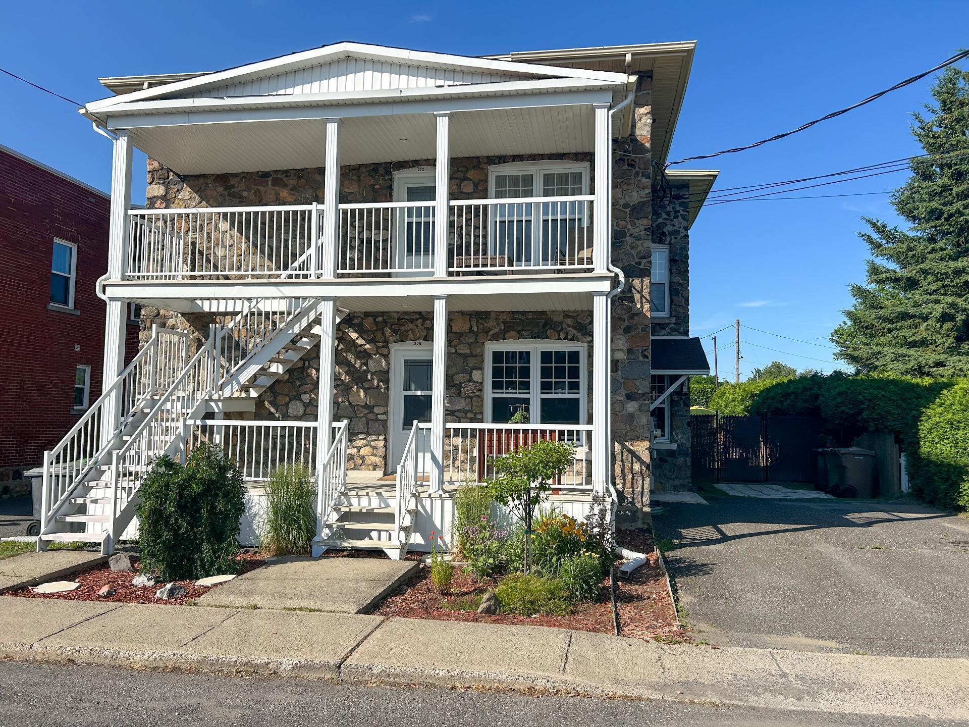 









270

 - 272


Rue Moisan

,
Drummondville,




QC
J2C1X1

