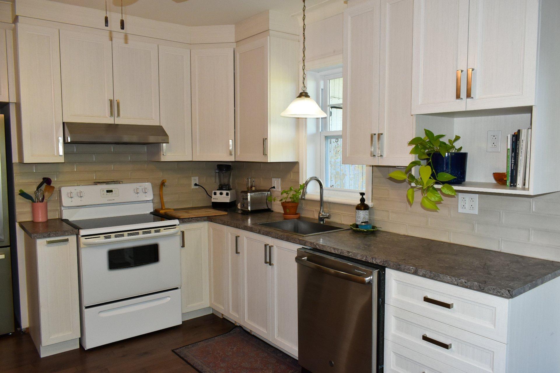 









270

 - 272


Rue Moisan

,
Drummondville,




QC
J2C1X1

