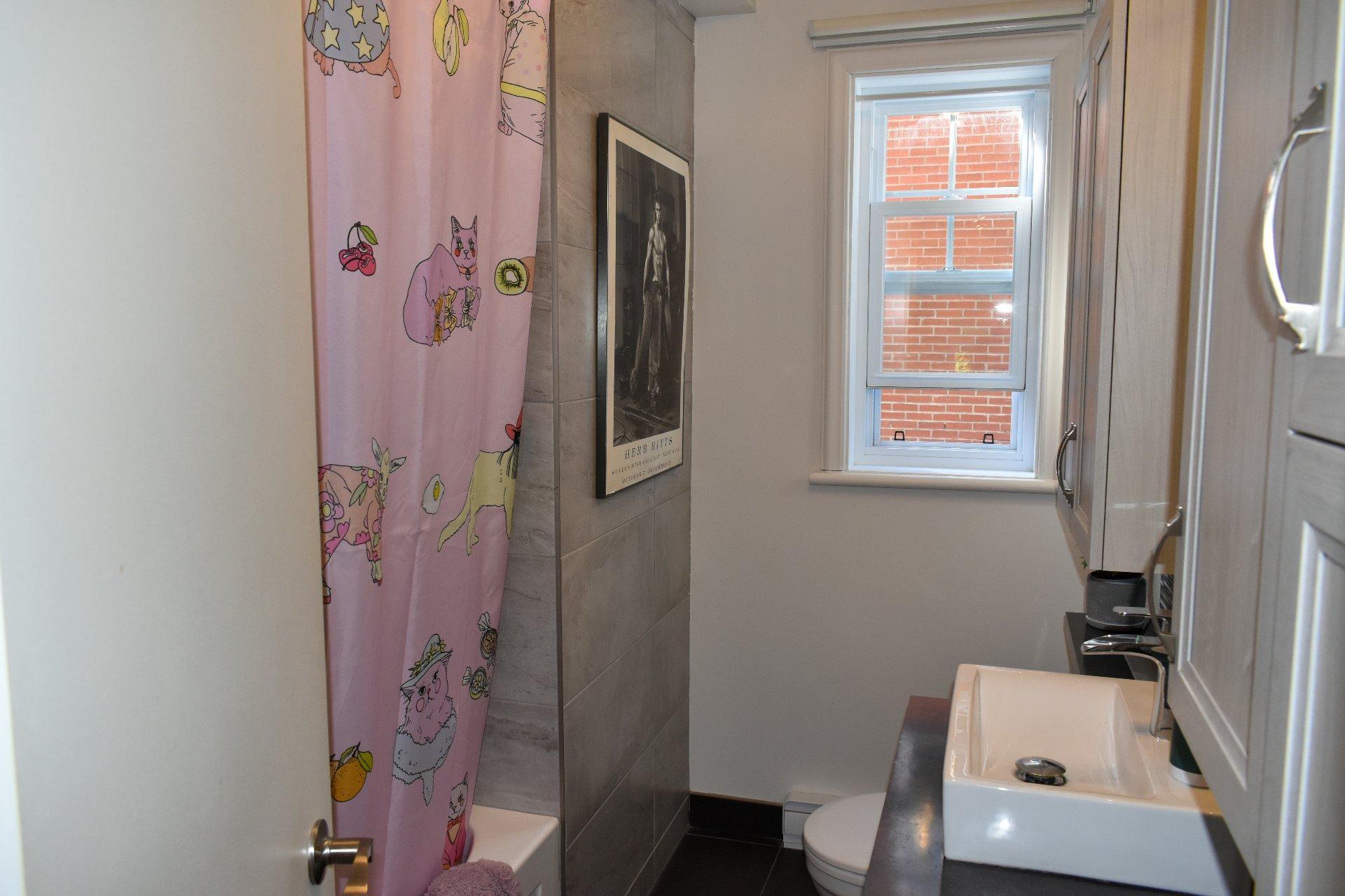 









270

 - 272


Rue Moisan

,
Drummondville,




QC
J2C1X1

