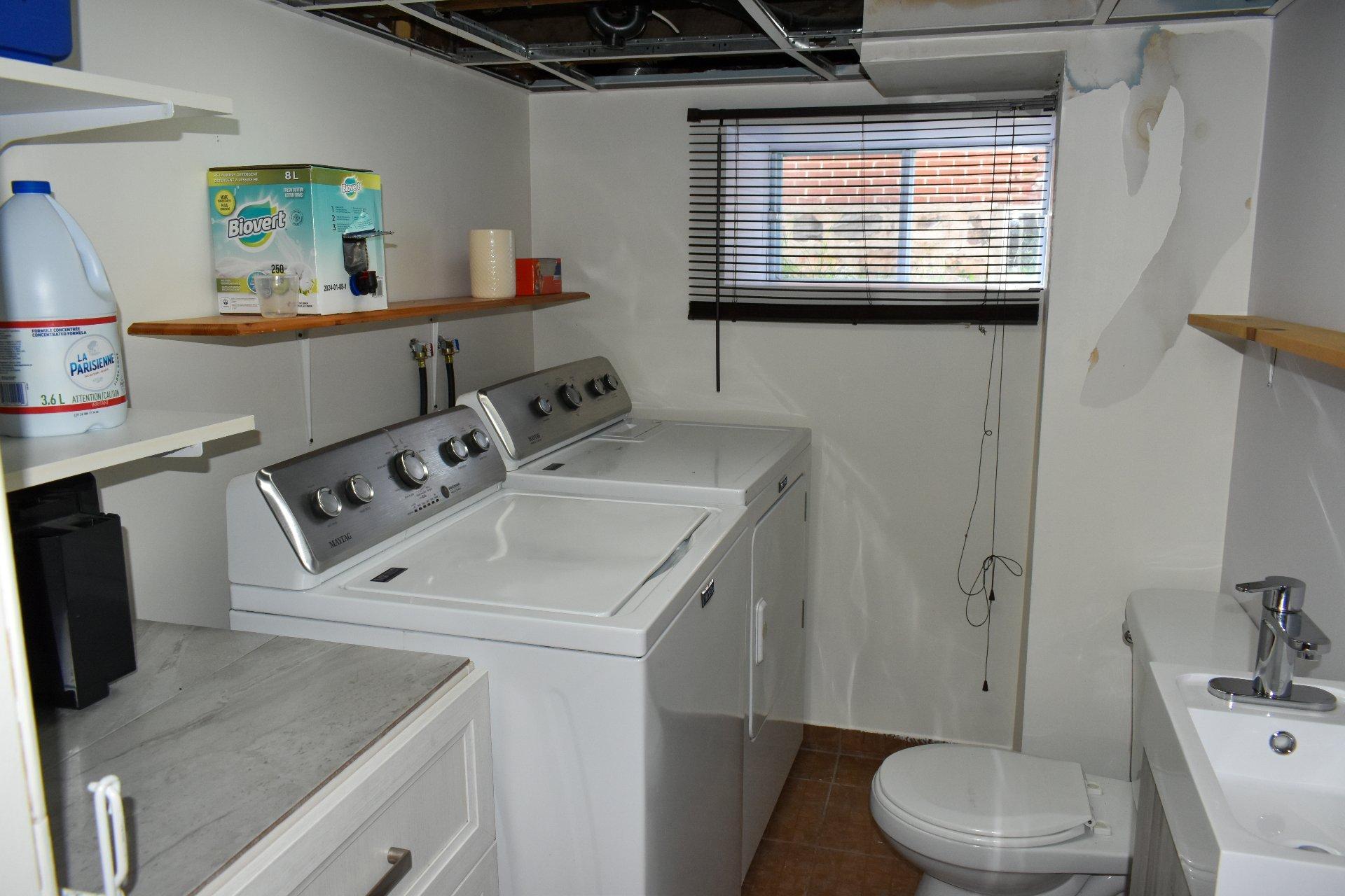 









270

 - 272


Rue Moisan

,
Drummondville,




QC
J2C1X1


