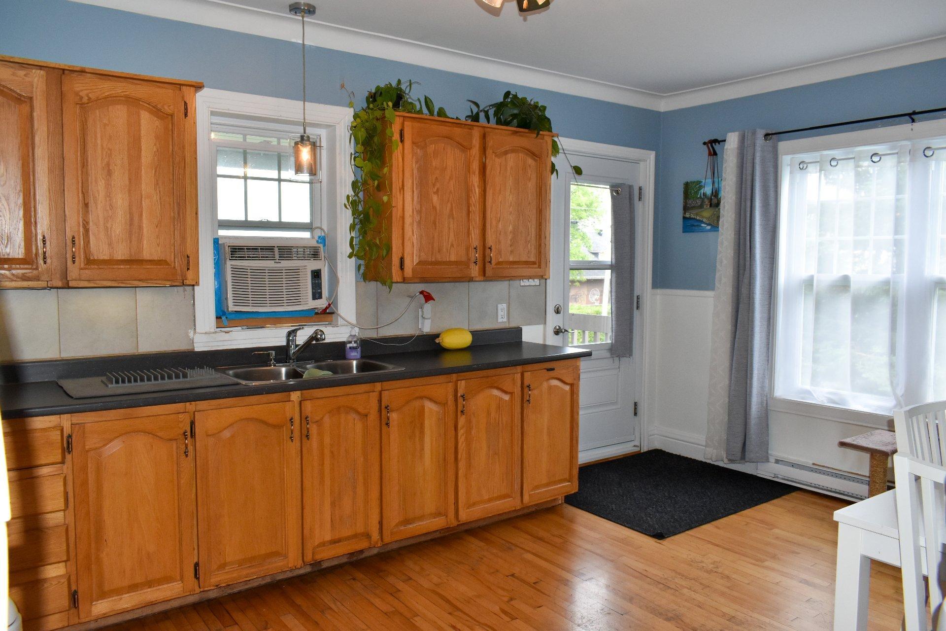 









270

 - 272


Rue Moisan

,
Drummondville,




QC
J2C1X1

