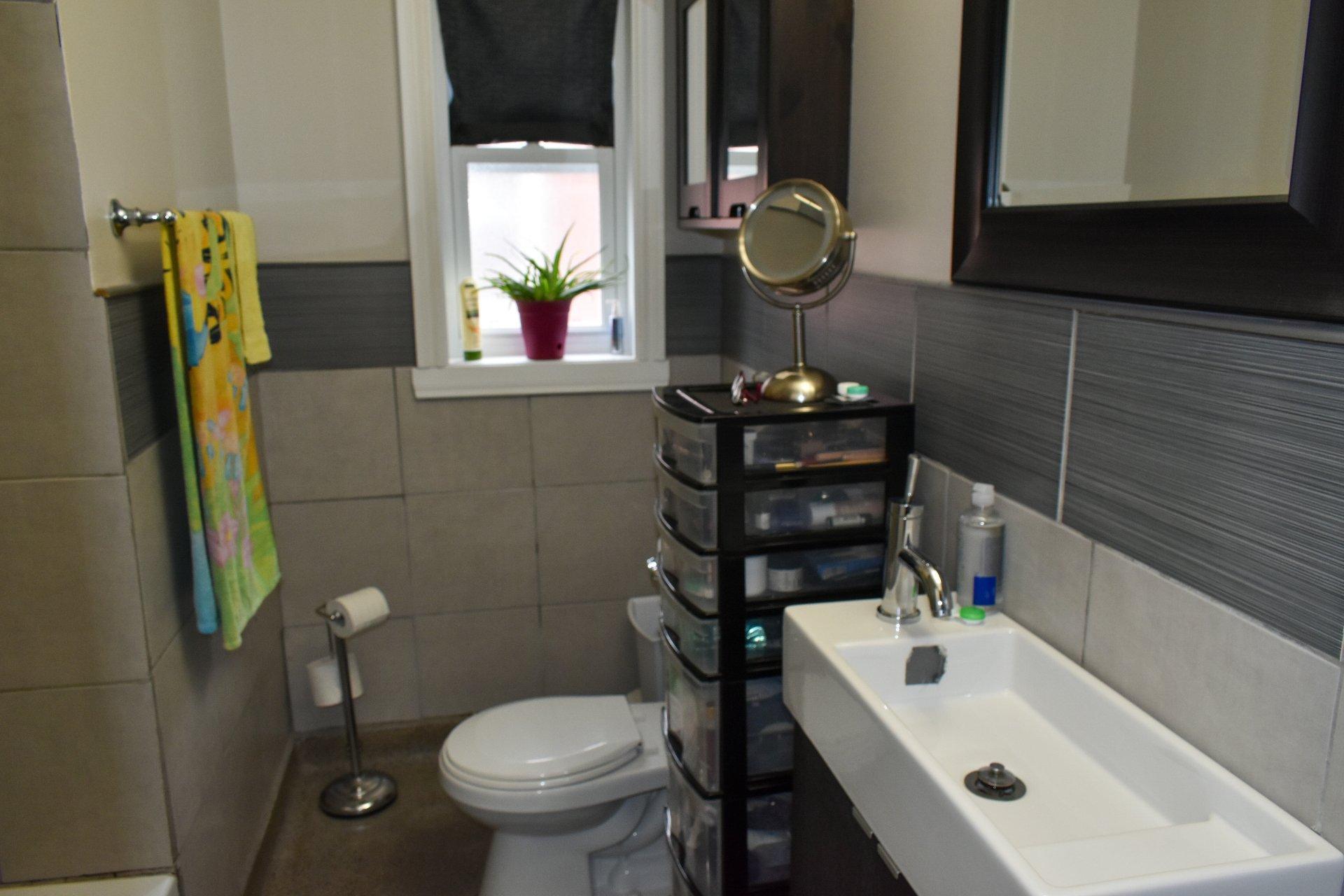 









270

 - 272


Rue Moisan

,
Drummondville,




QC
J2C1X1


