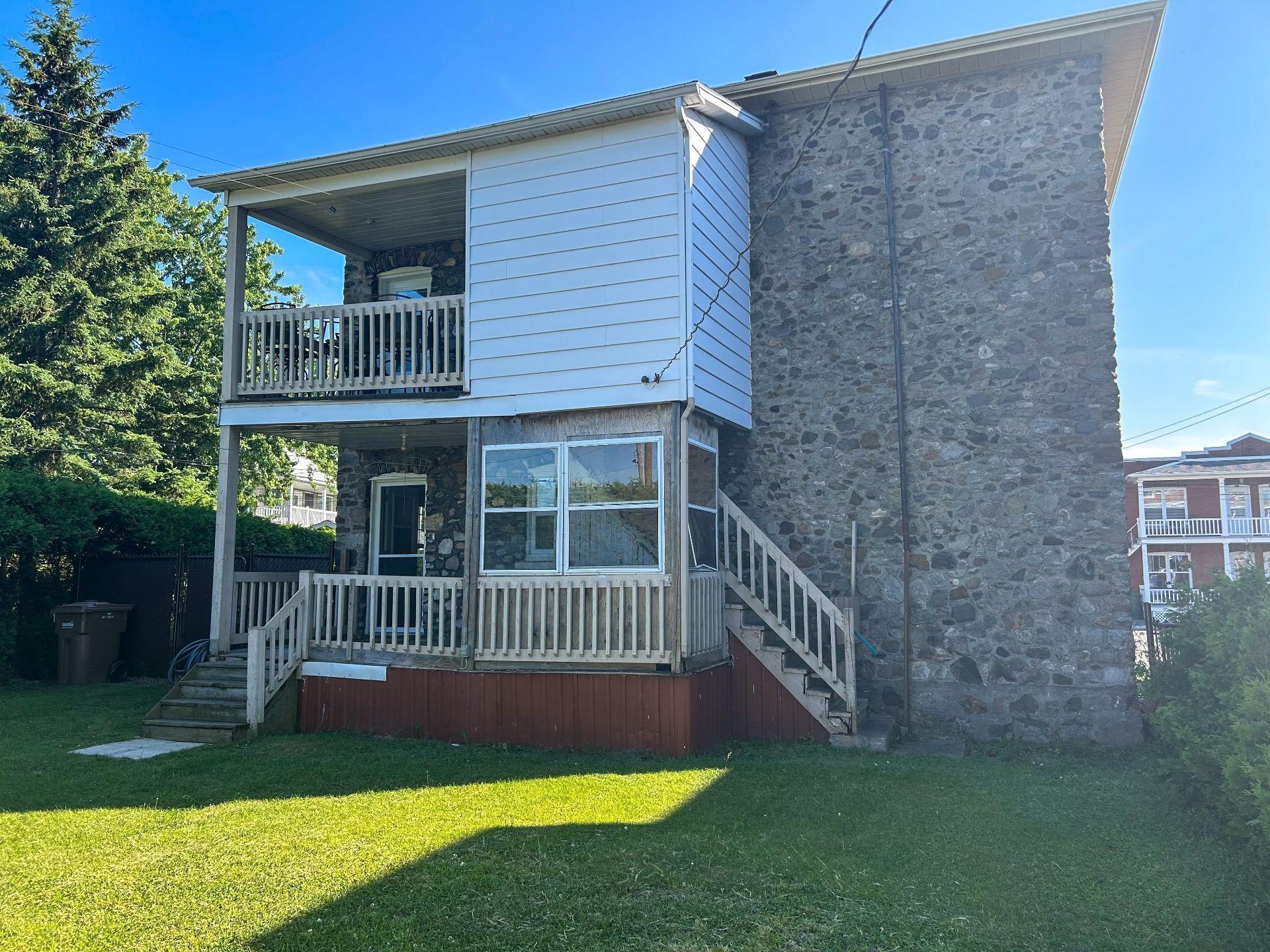









270

 - 272


Rue Moisan

,
Drummondville,




QC
J2C1X1

