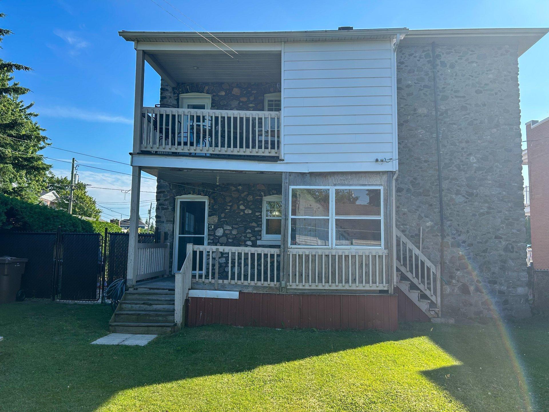 









270

 - 272


Rue Moisan

,
Drummondville,




QC
J2C1X1

