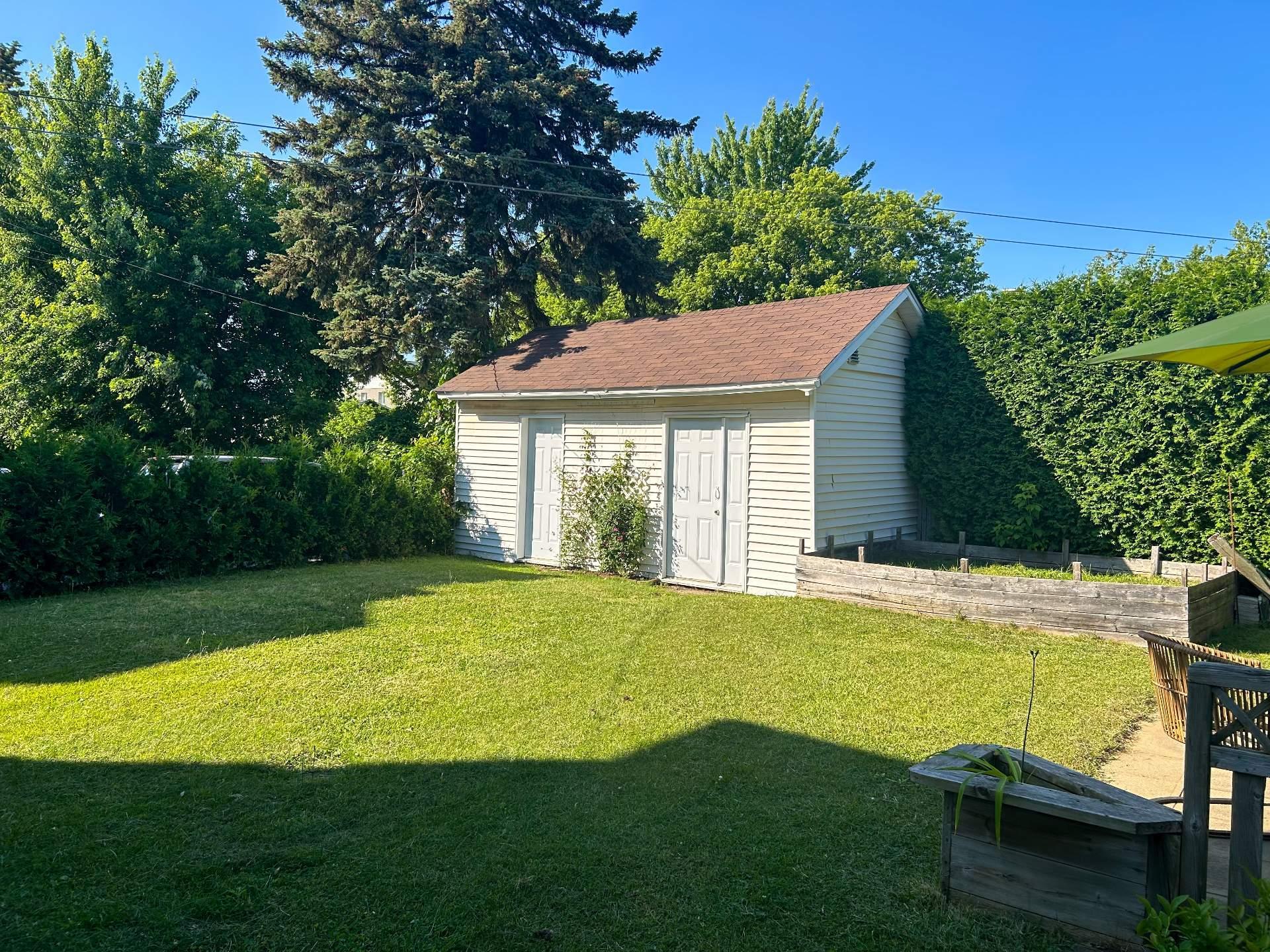 









270

 - 272


Rue Moisan

,
Drummondville,




QC
J2C1X1


