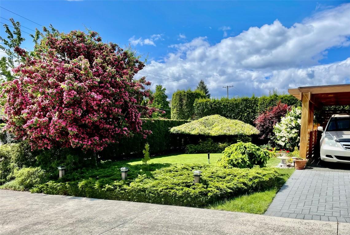 









1670


Pritchard

Drive,
West Kelowna,




BC
V4T 1X5

