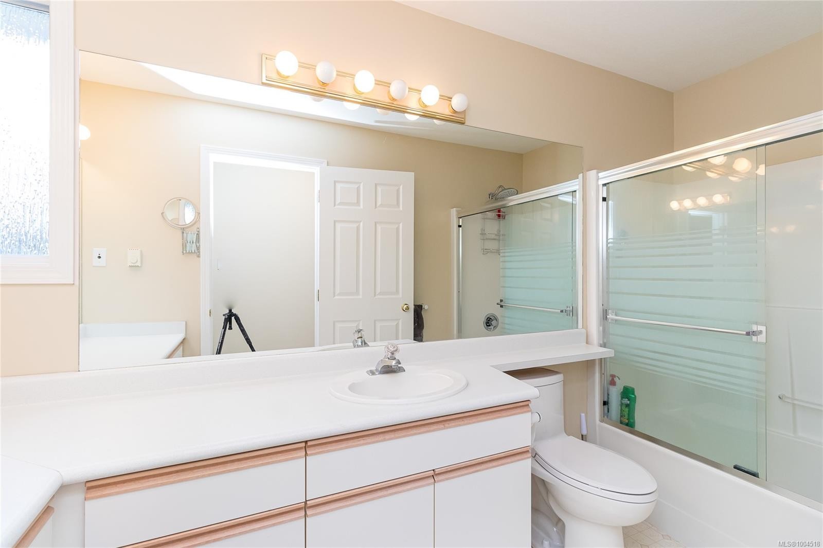 









639


Eagle Tree

Close,
Parksville,




BC
V9P 2N9

