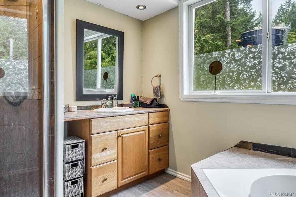 









2524


Macaulay

Rd,
Black Creek,




BC
V9J 1B5

