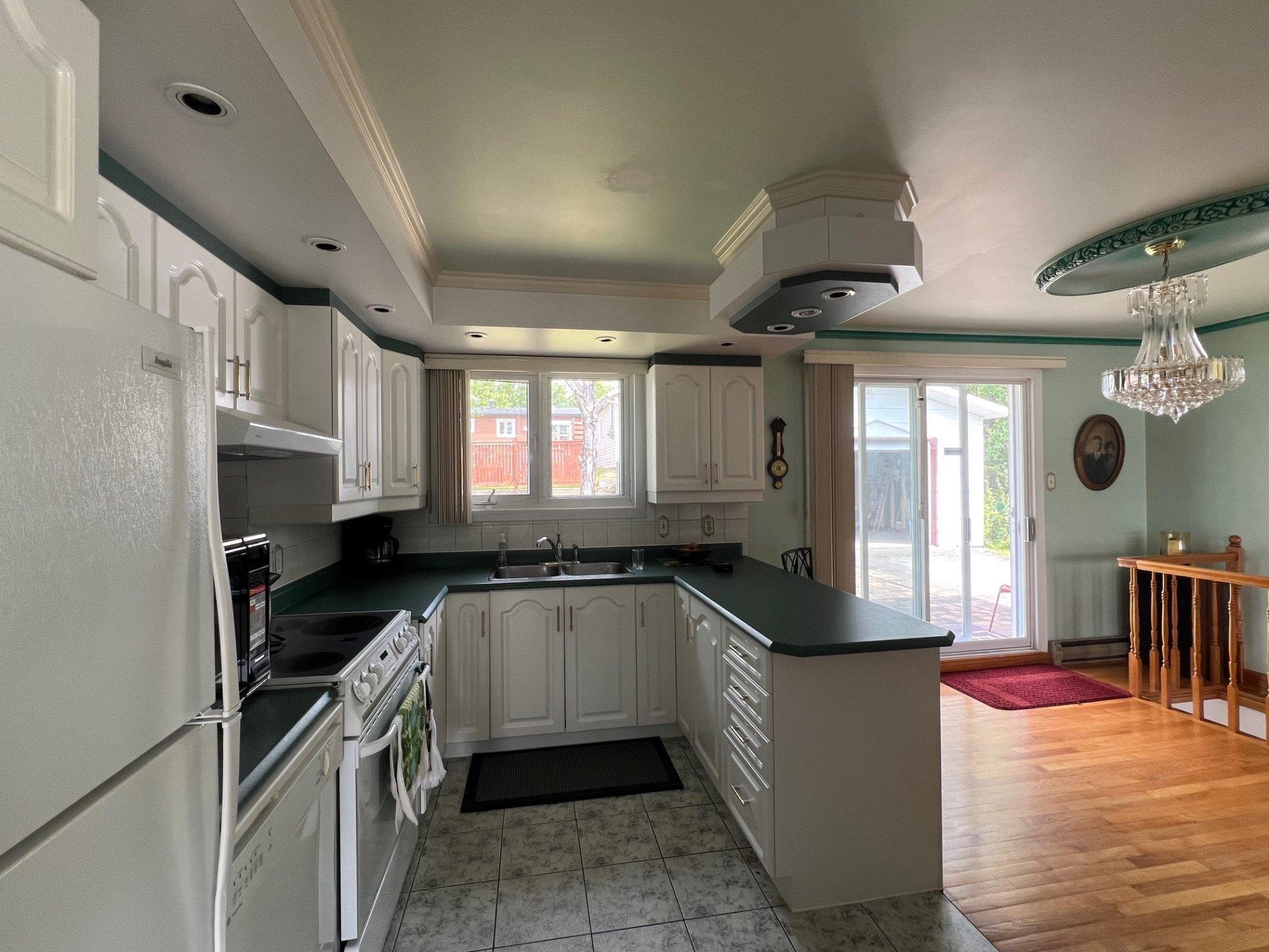 









369


Rue Potvin

,
Chibougamau,




QC
G8P2N7

