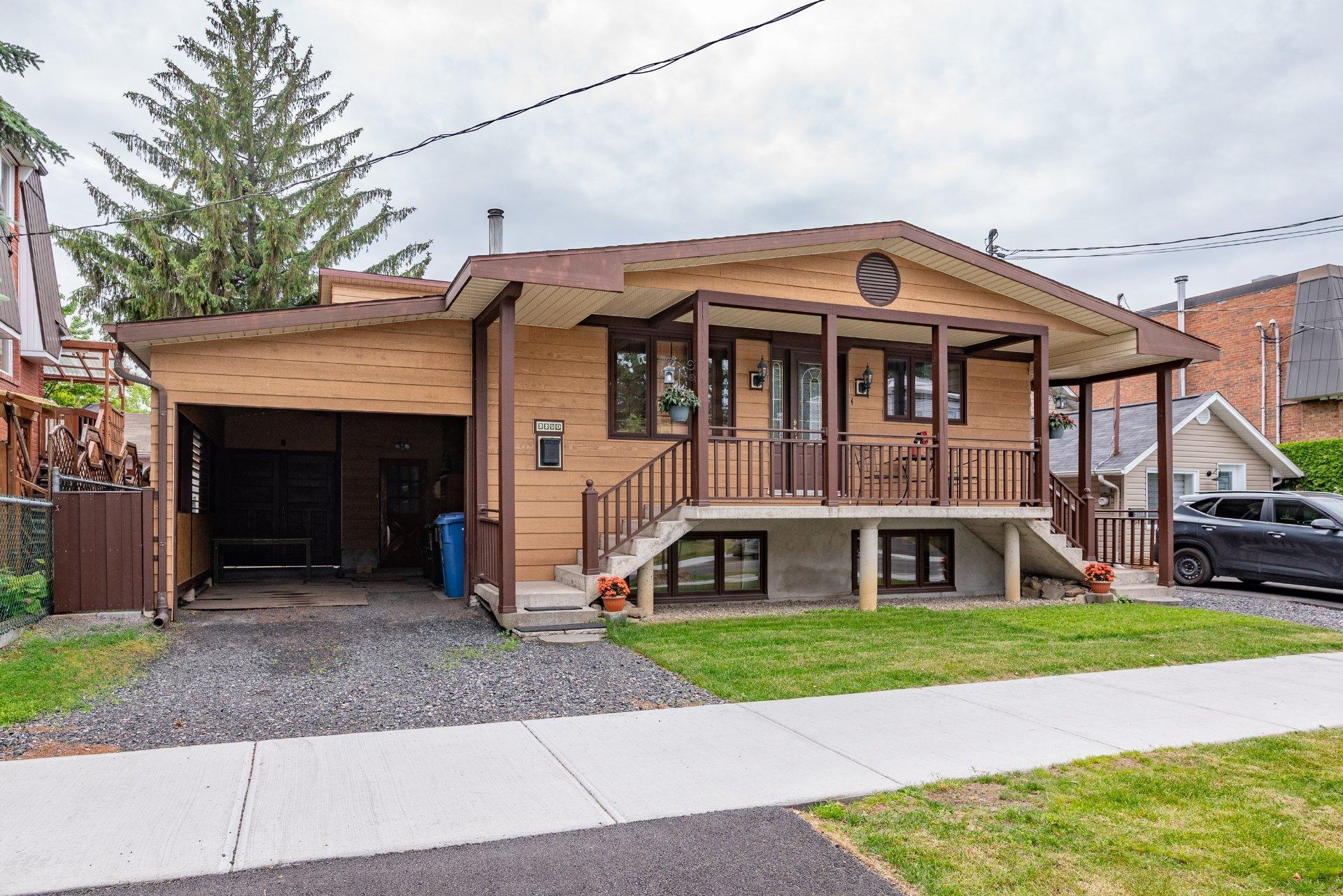 









2290


Rue René

,
Longueuil (Le Vieux-Longueuil),




QC
J4K3E9

