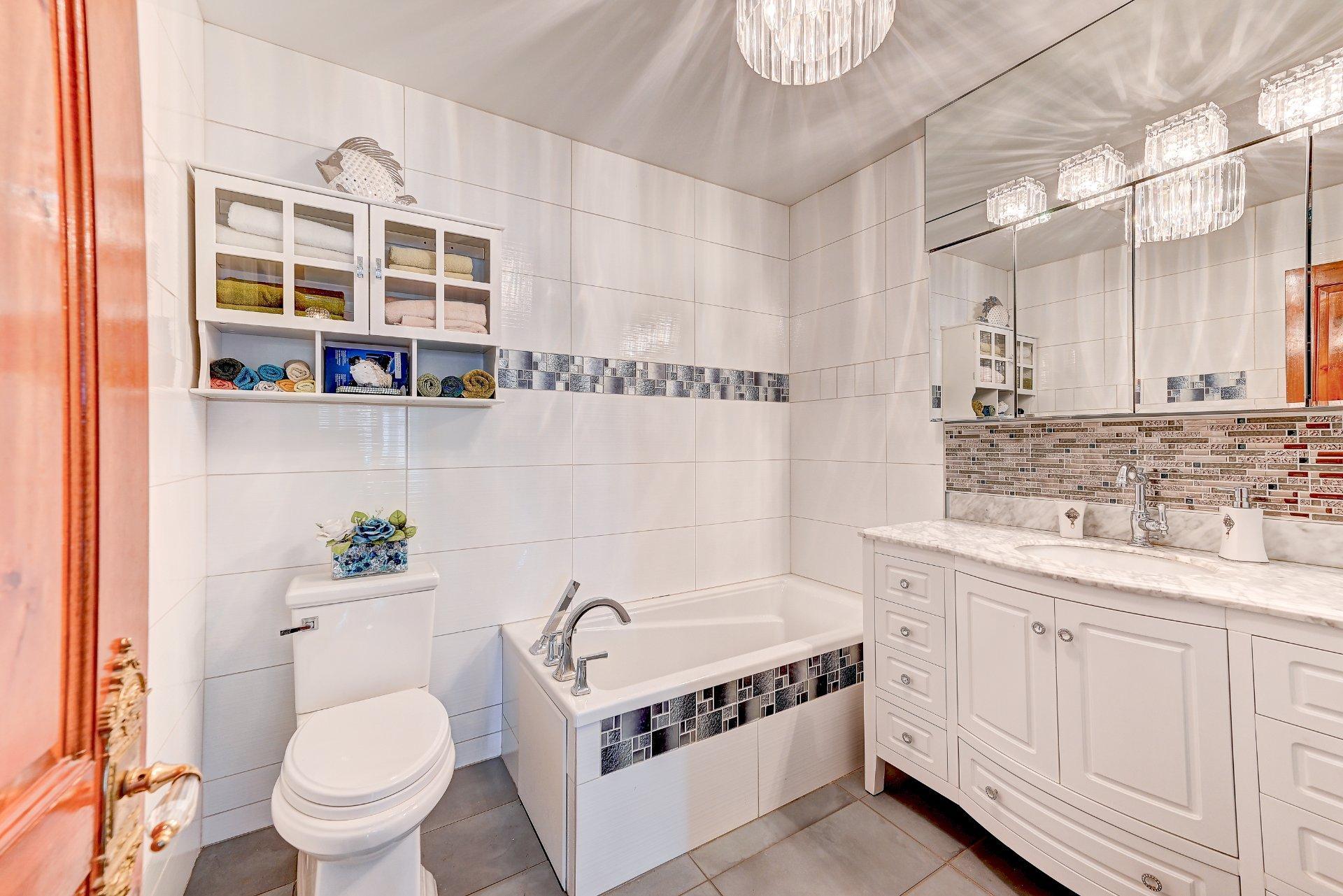 









2290


Rue René

,
Longueuil (Le Vieux-Longueuil),




QC
J4K3E9

