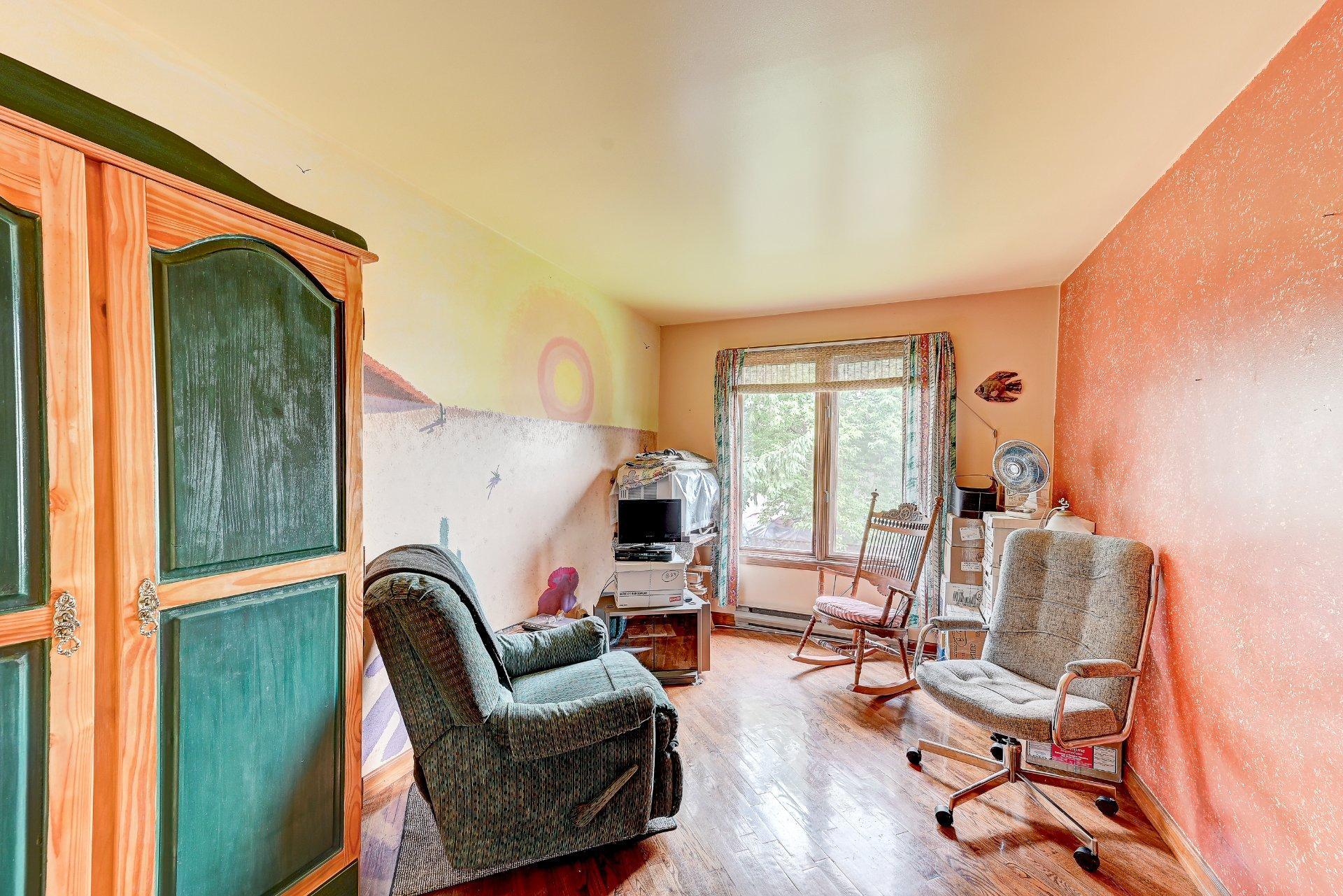 









2290


Rue René

,
Longueuil (Le Vieux-Longueuil),




QC
J4K3E9

