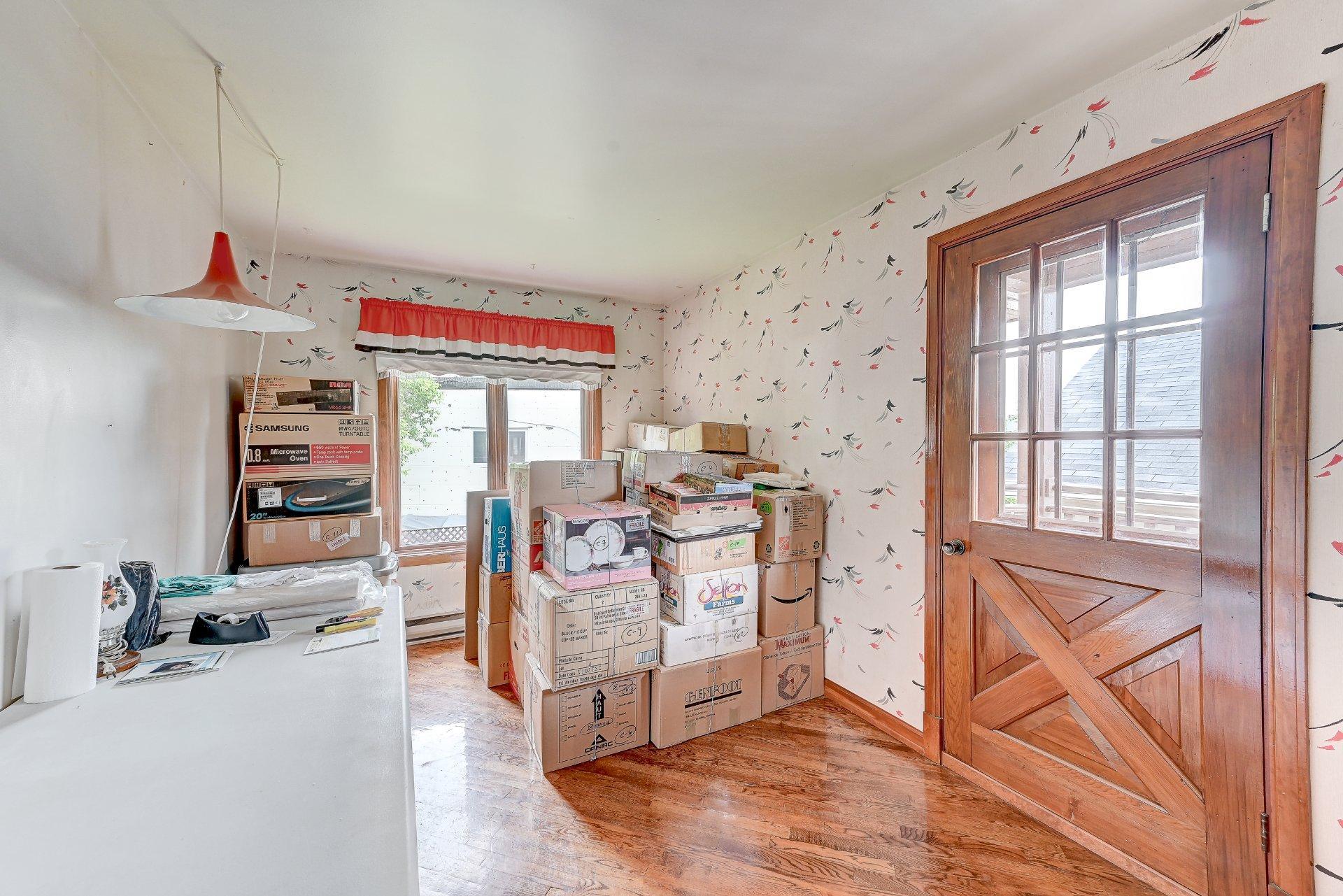 









2290


Rue René

,
Longueuil (Le Vieux-Longueuil),




QC
J4K3E9

