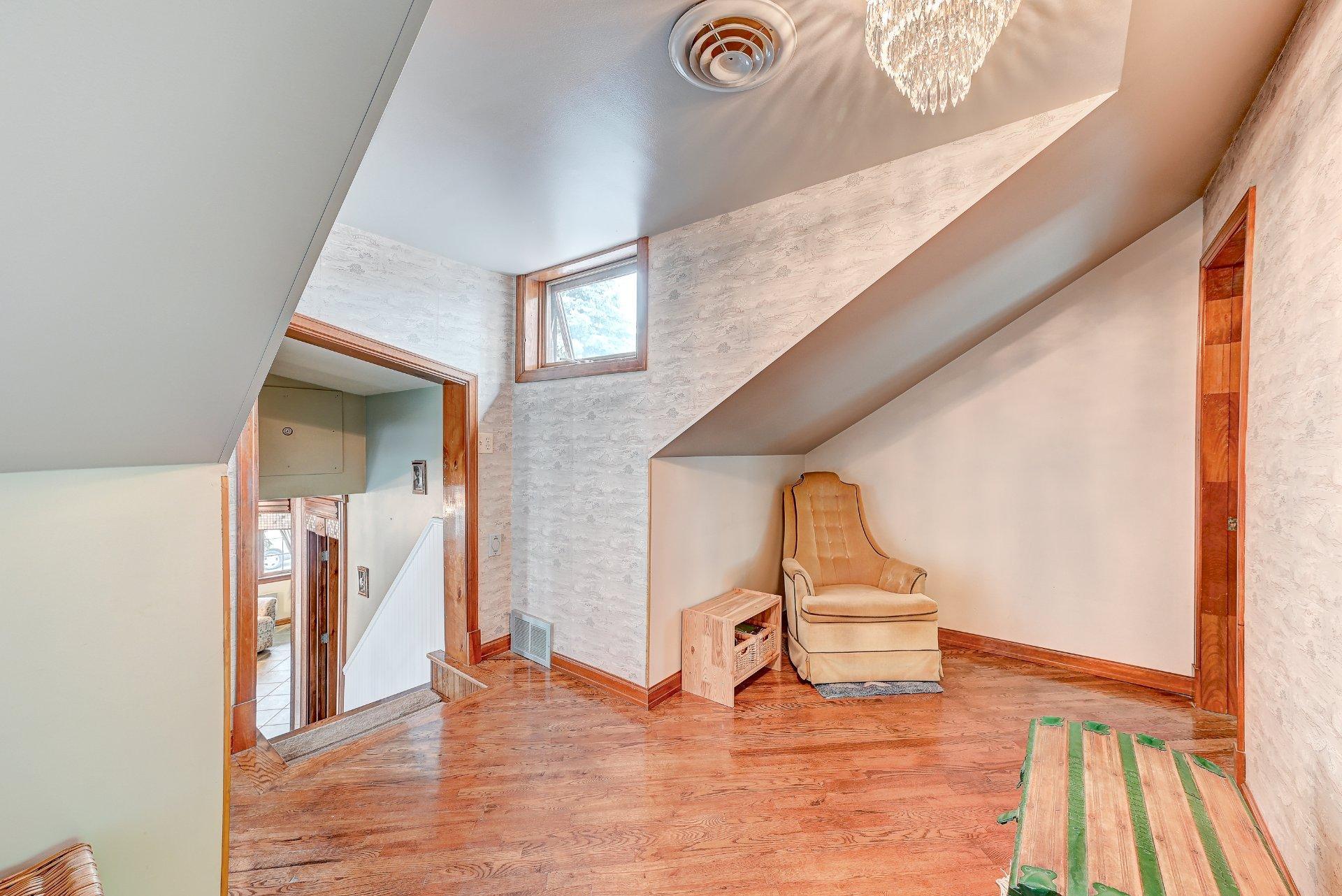 









2290


Rue René

,
Longueuil (Le Vieux-Longueuil),




QC
J4K3E9

