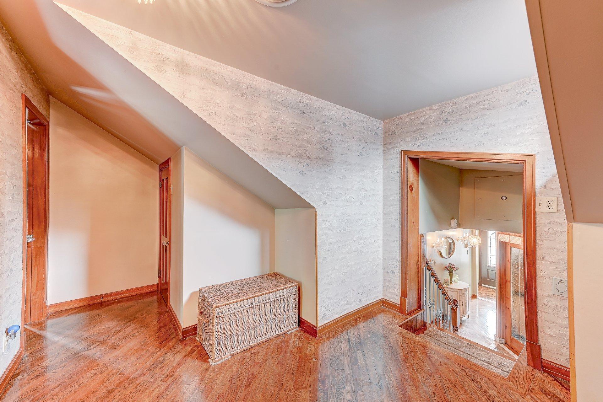 









2290


Rue René

,
Longueuil (Le Vieux-Longueuil),




QC
J4K3E9

