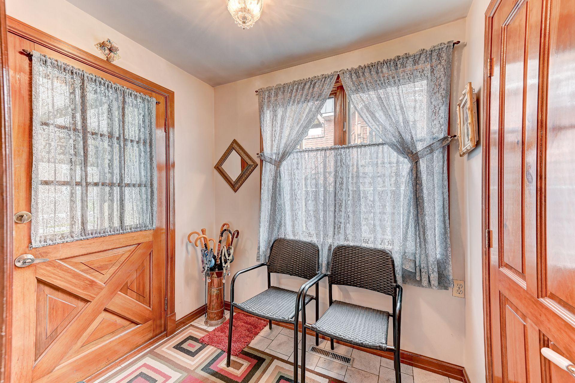 









2290


Rue René

,
Longueuil (Le Vieux-Longueuil),




QC
J4K3E9

