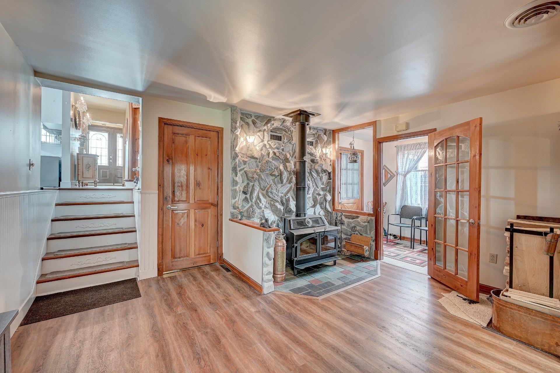 









2290


Rue René

,
Longueuil (Le Vieux-Longueuil),




QC
J4K3E9

