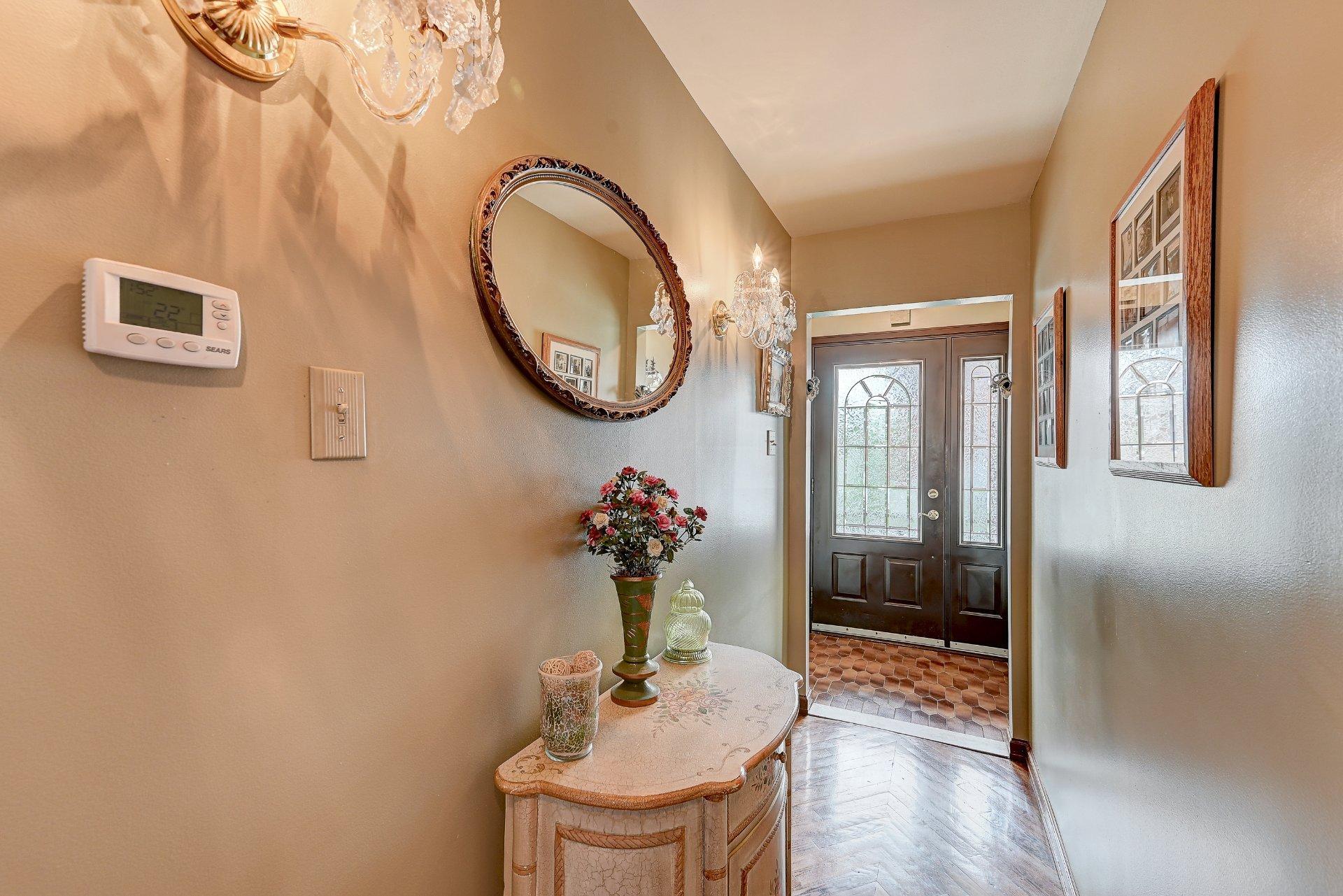 









2290


Rue René

,
Longueuil (Le Vieux-Longueuil),




QC
J4K3E9

