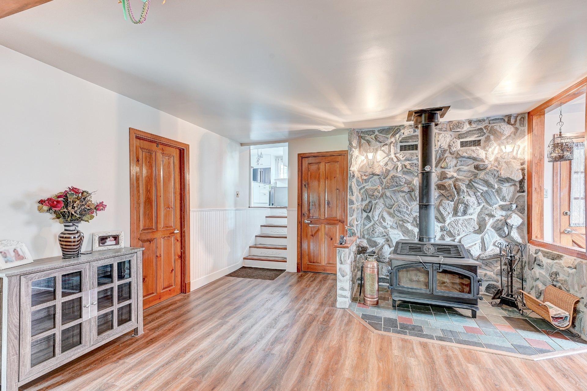 









2290


Rue René

,
Longueuil (Le Vieux-Longueuil),




QC
J4K3E9

