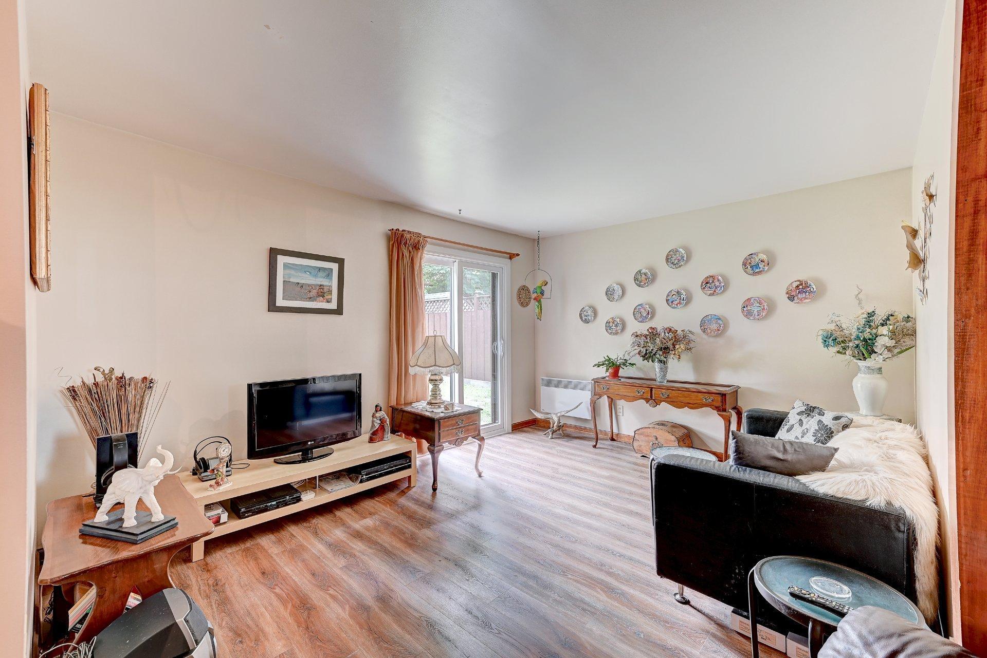 









2290


Rue René

,
Longueuil (Le Vieux-Longueuil),




QC
J4K3E9

